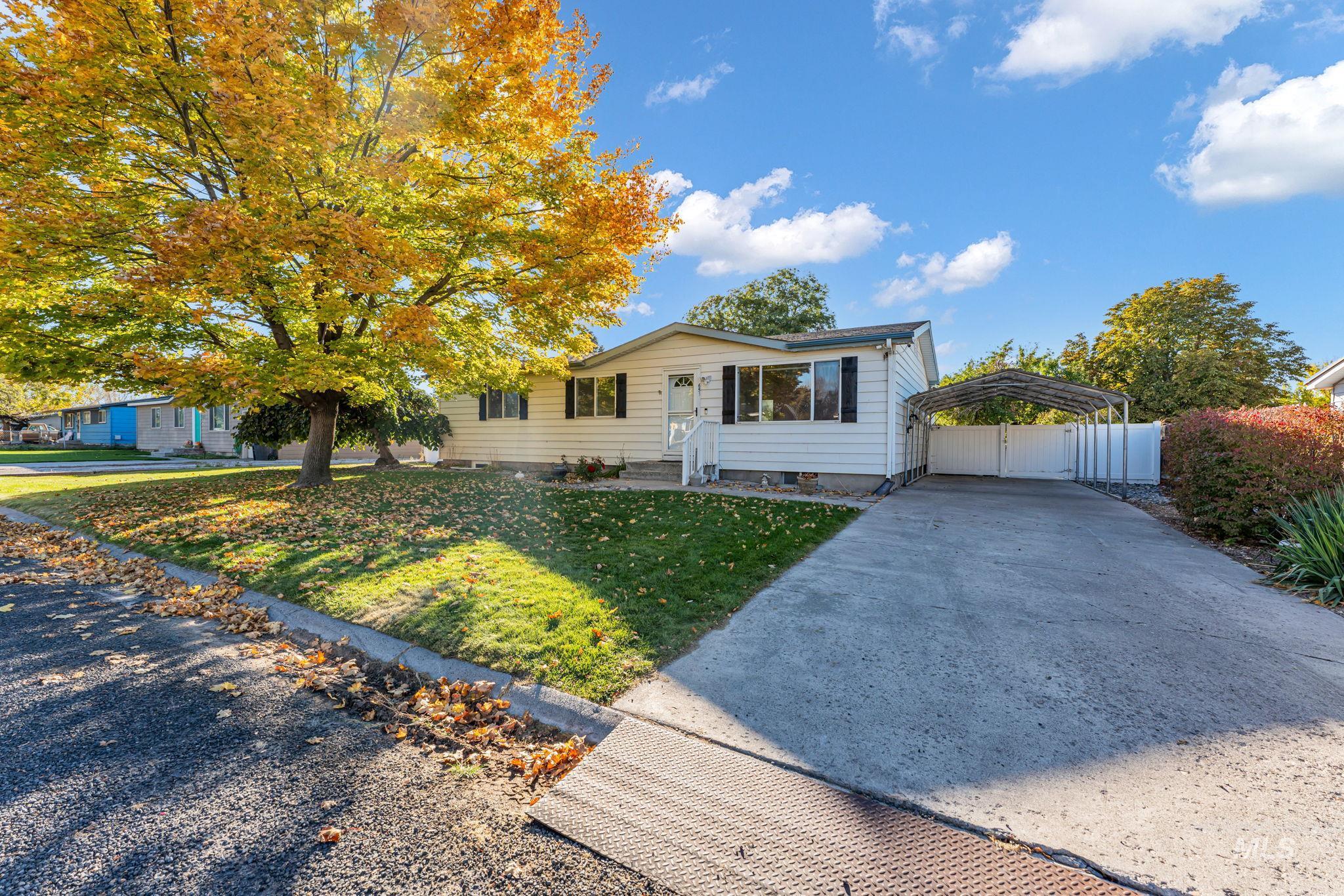 651 Calico, Hansen, Idaho 83334, 4 Bedrooms, 2 Bathrooms, Residential For Sale, Price $295,000, 99003985