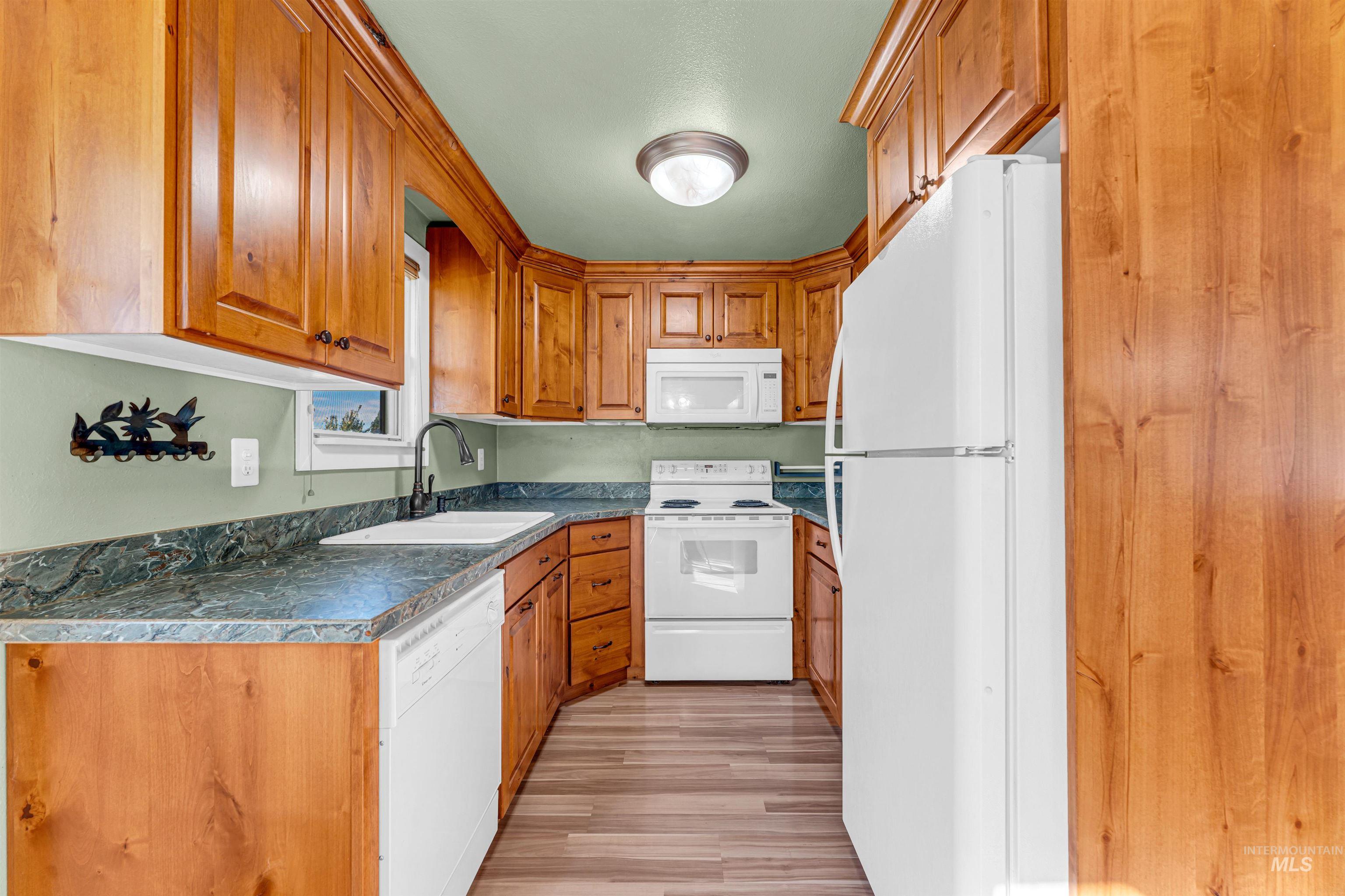 651 Calico, Hansen, Idaho 83334, 4 Bedrooms, 2 Bathrooms, Residential For Sale, Price $295,000, 99003985