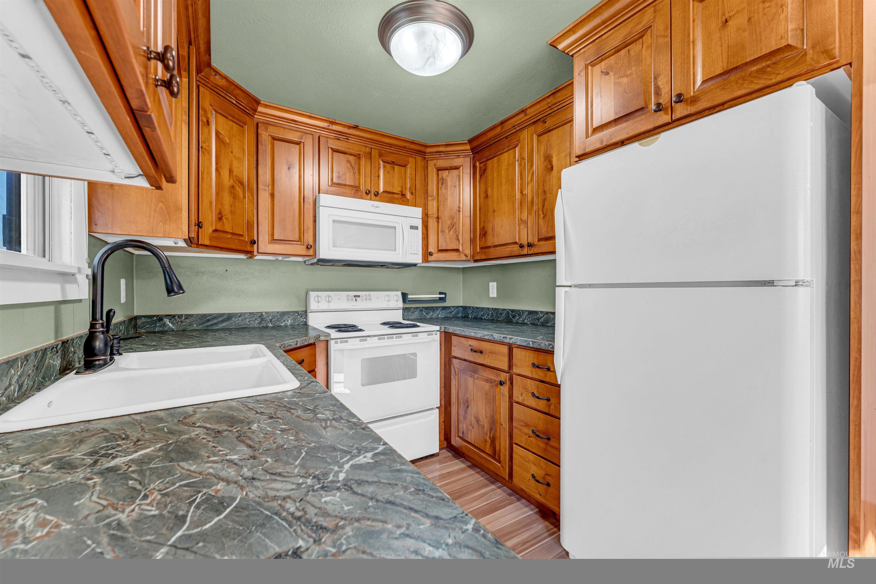 651 Calico, Hansen, Idaho 83334, 4 Bedrooms, 2 Bathrooms, Residential For Sale, Price $295,000, 99003985