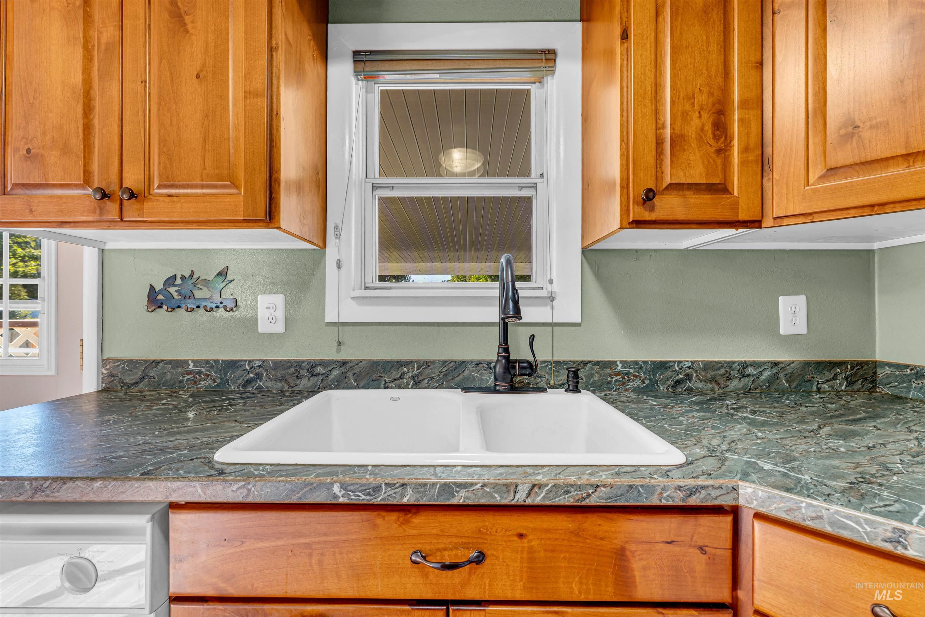 651 Calico, Hansen, Idaho 83334, 4 Bedrooms, 2 Bathrooms, Residential For Sale, Price $295,000, 99003985