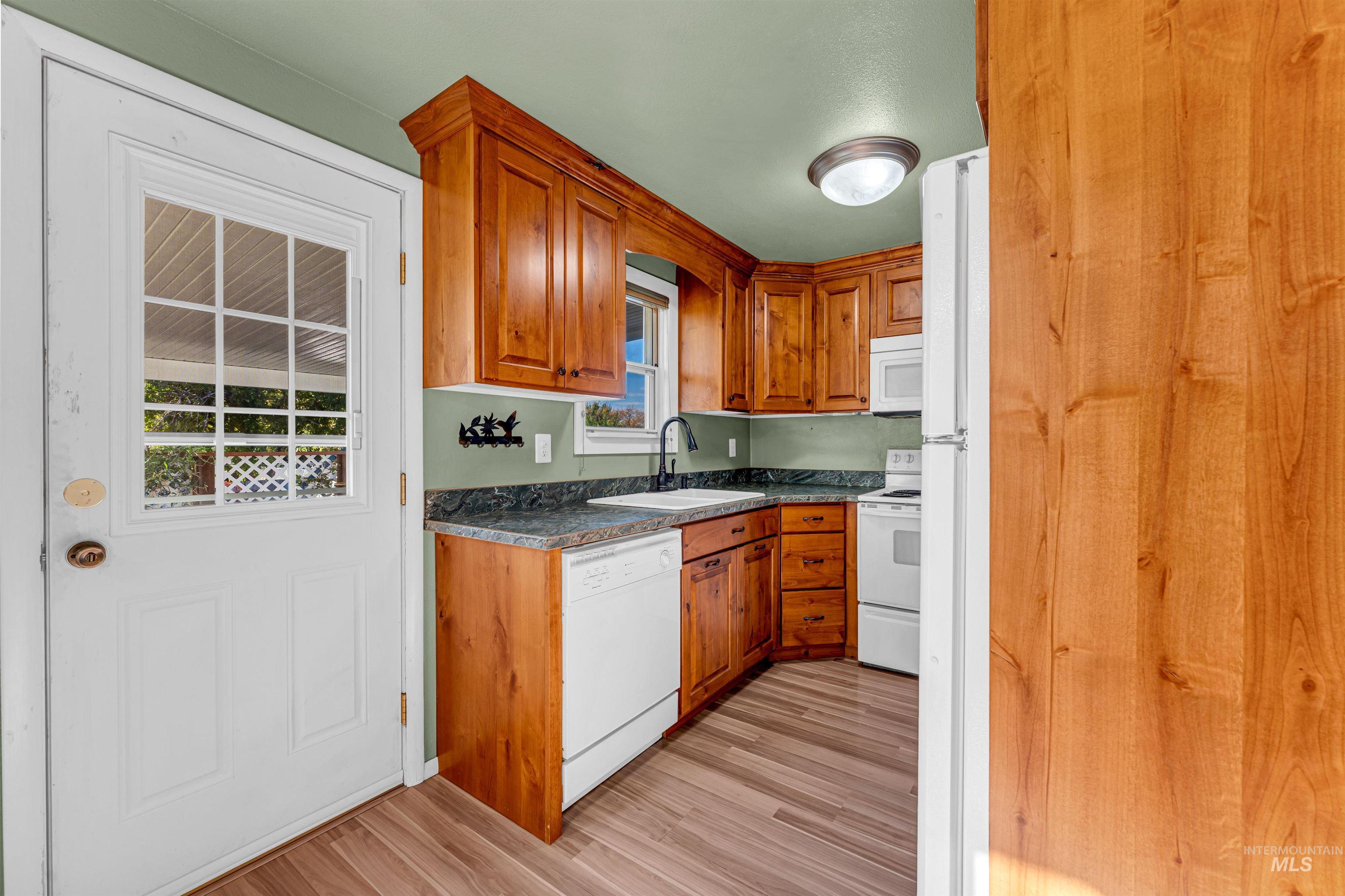 651 Calico, Hansen, Idaho 83334, 4 Bedrooms, 2 Bathrooms, Residential For Sale, Price $295,000, 99003985