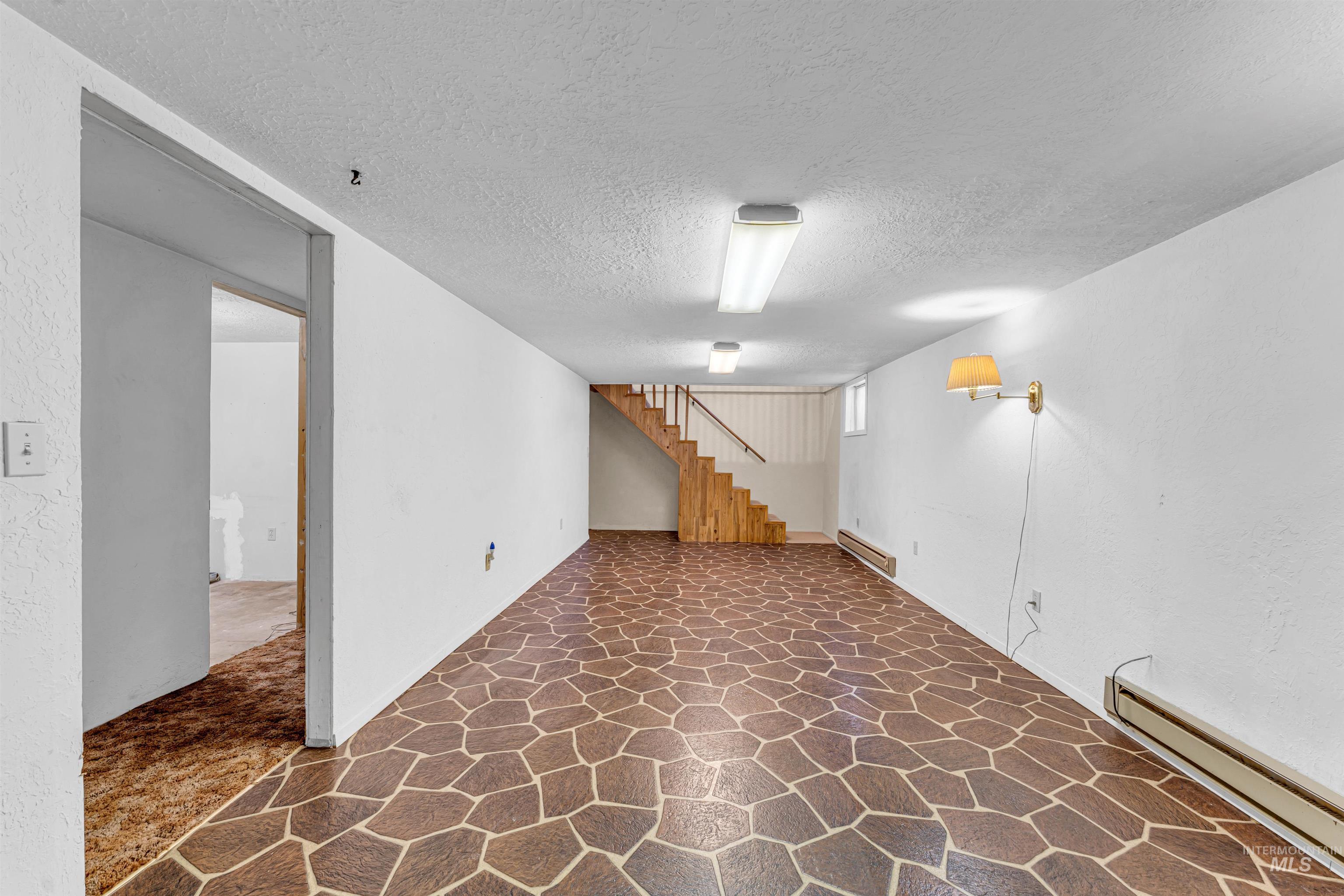 651 Calico, Hansen, Idaho 83334, 4 Bedrooms, 2 Bathrooms, Residential For Sale, Price $295,000, 99003985
