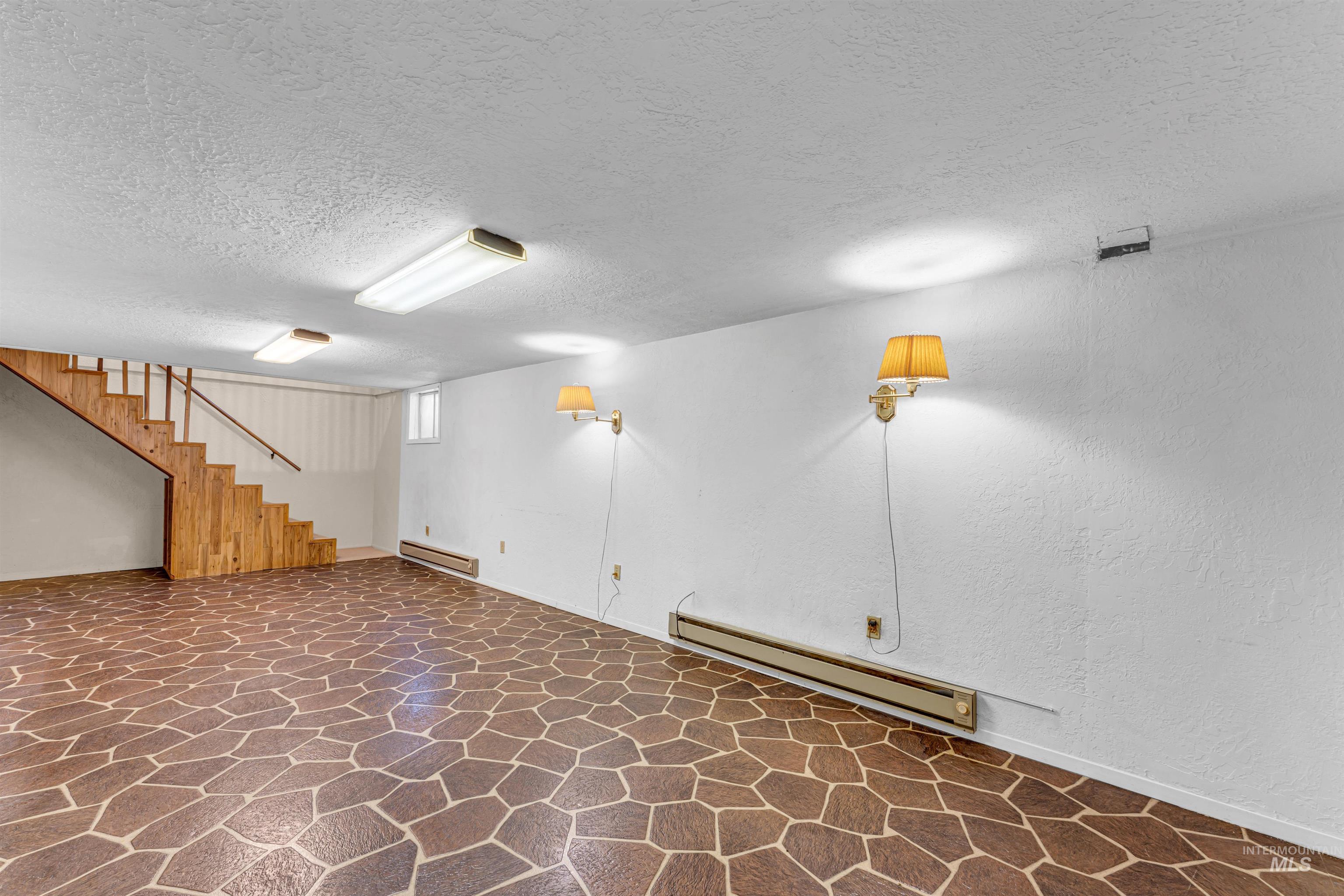 651 Calico, Hansen, Idaho 83334, 4 Bedrooms, 2 Bathrooms, Residential For Sale, Price $295,000, 99003985