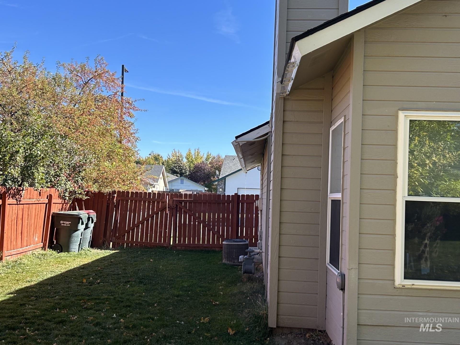 563 S Canvasback, Meridian, Idaho 83642, 3 Bedrooms, 2 Bathrooms, Residential For Sale, Price $459,990, 99003987