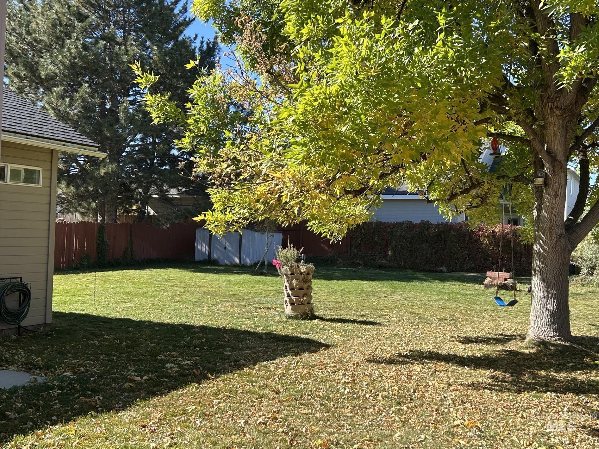 563 S Canvasback, Meridian, Idaho 83642, 3 Bedrooms, 2 Bathrooms, Residential For Sale, Price $459,990, 99003987