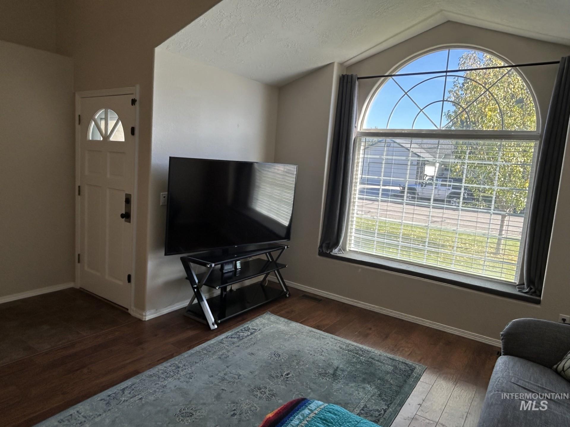 563 S Canvasback, Meridian, Idaho 83642, 3 Bedrooms, 2 Bathrooms, Residential For Sale, Price $459,990, 99003987