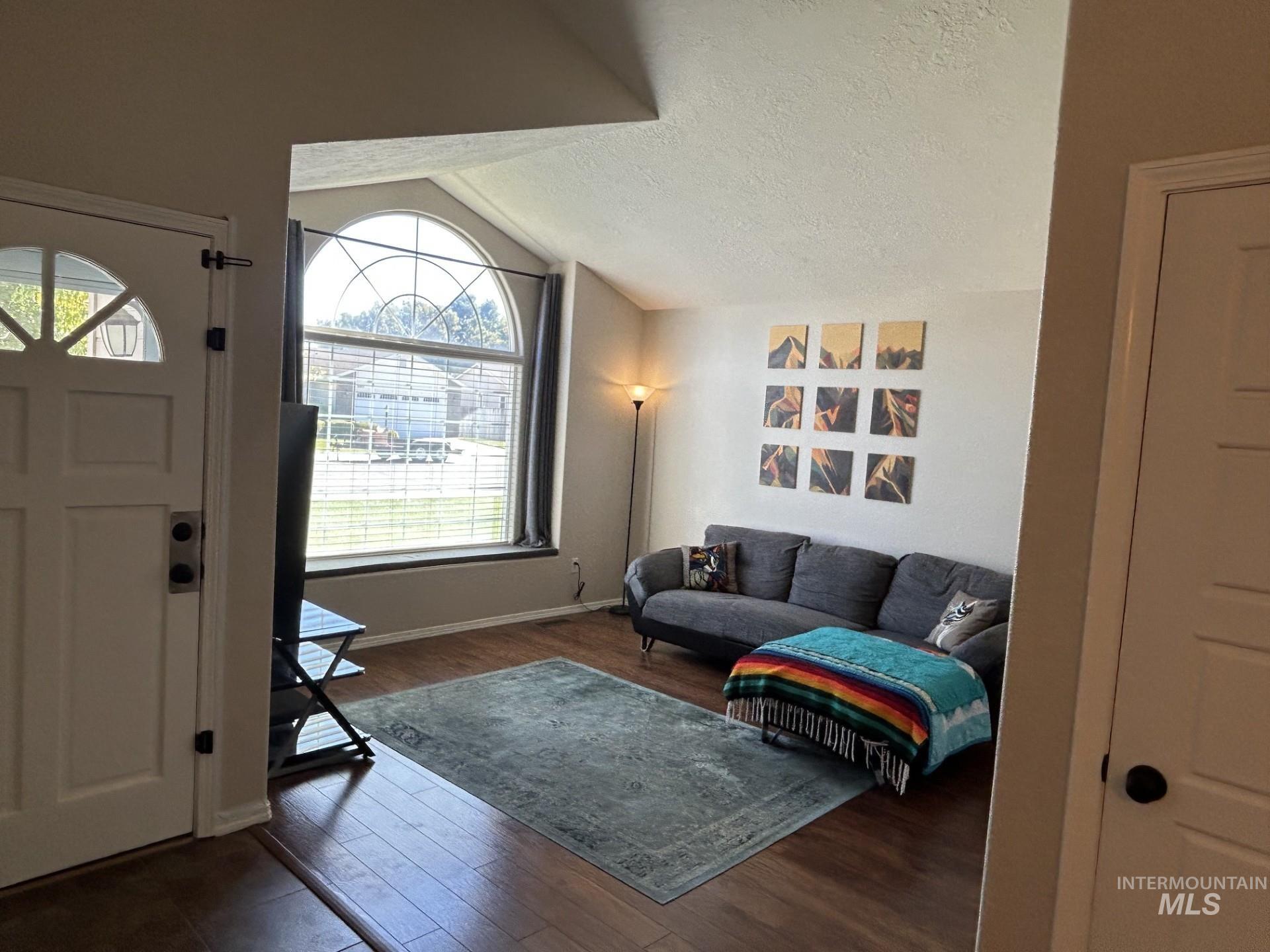563 S Canvasback, Meridian, Idaho 83642, 3 Bedrooms, 2 Bathrooms, Residential For Sale, Price $459,990, 99003987