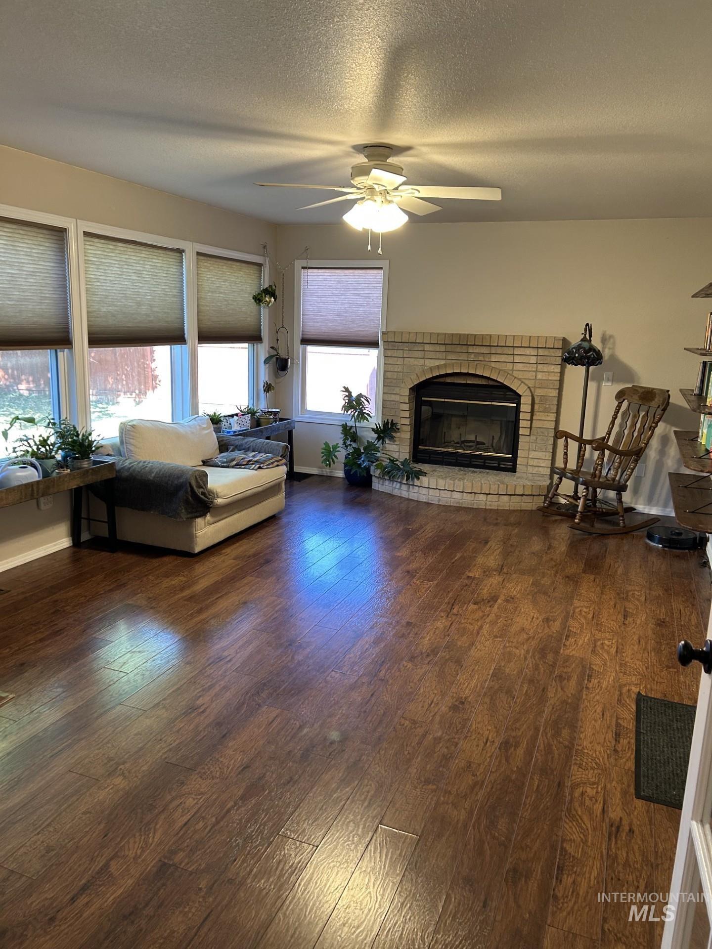 563 S Canvasback, Meridian, Idaho 83642, 3 Bedrooms, 2 Bathrooms, Residential For Sale, Price $459,990, 99003987
