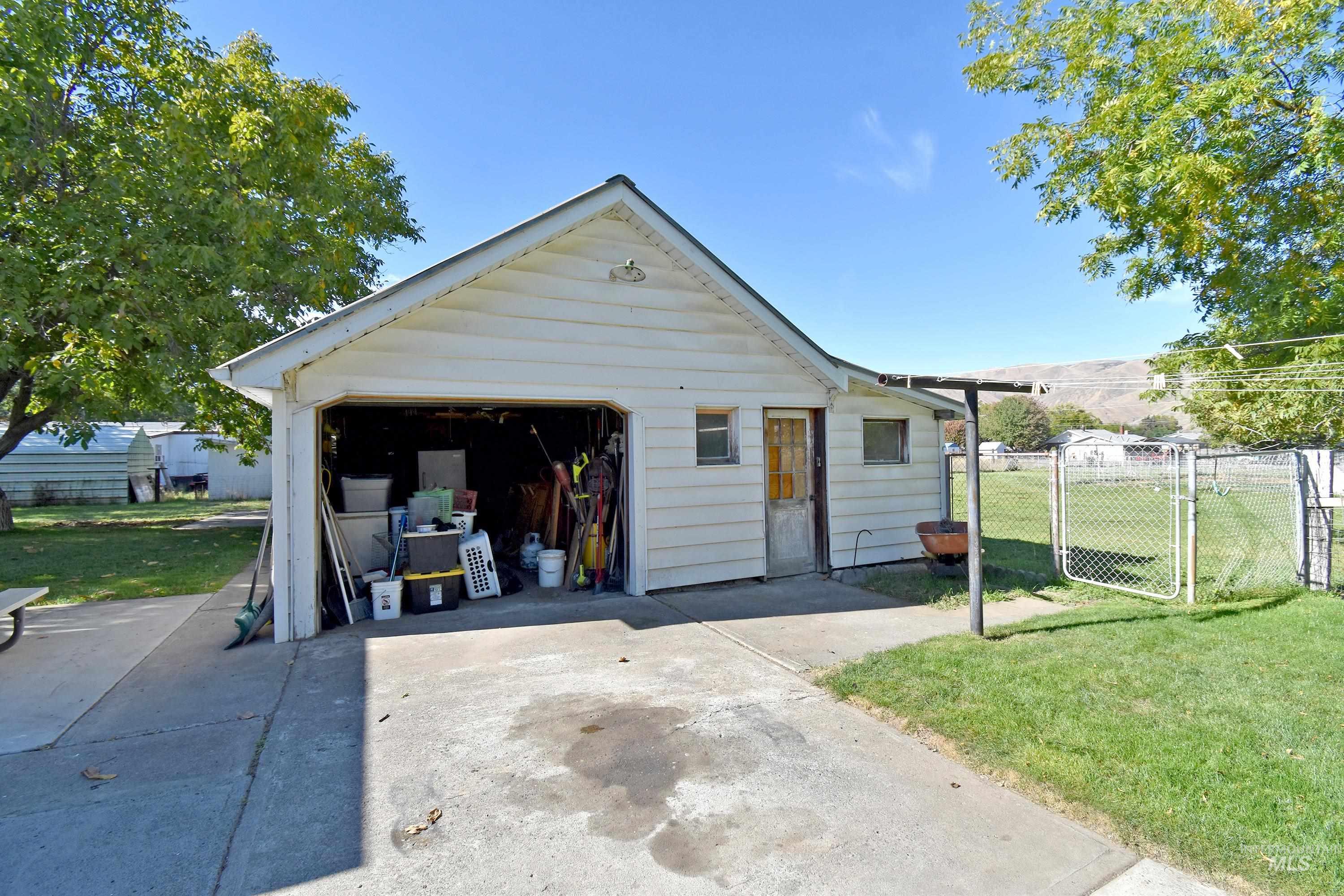 1374 Sycamore Street, Clarkston, Washington 99403, 2 Bedrooms, 1 Bathroom, Residential For Sale, Price $359,000,MLS 99003992