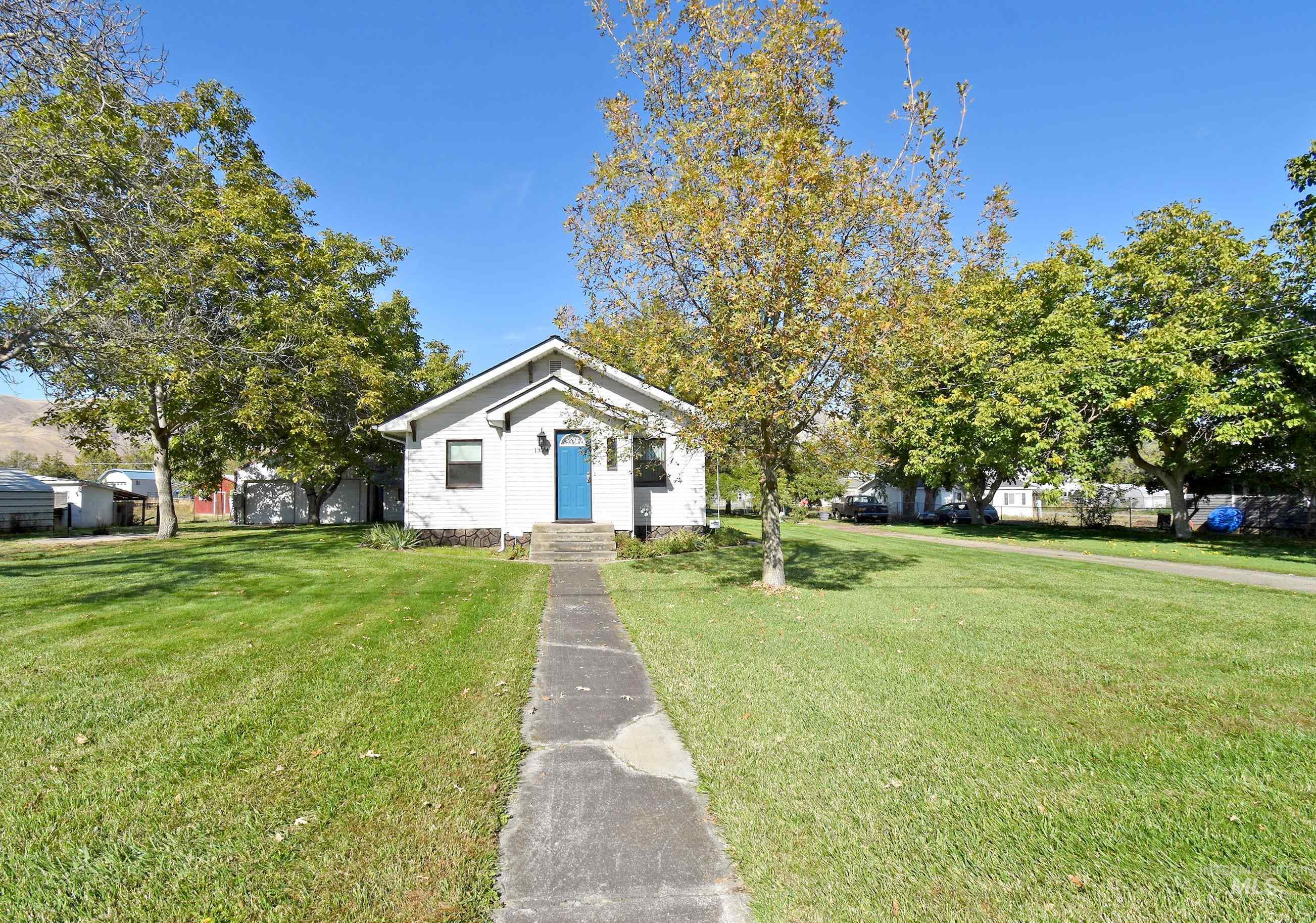 1374 Sycamore Street, Clarkston, Washington 99403, 2 Bedrooms, 1 Bathroom, Residential For Sale, Price $359,000,MLS 99003992