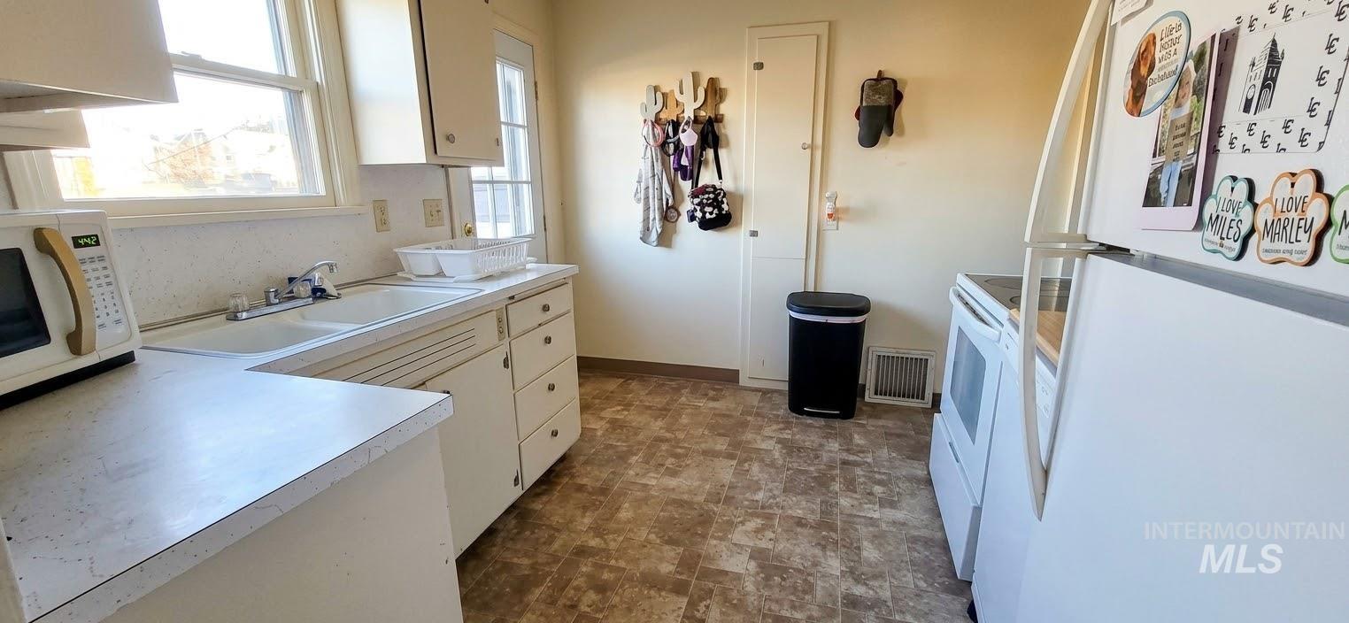 1618 13th, Lewiston, Idaho 83501, 4 Bedrooms, 1 Bathroom, Residential For Sale, Price $299,000, 99003993