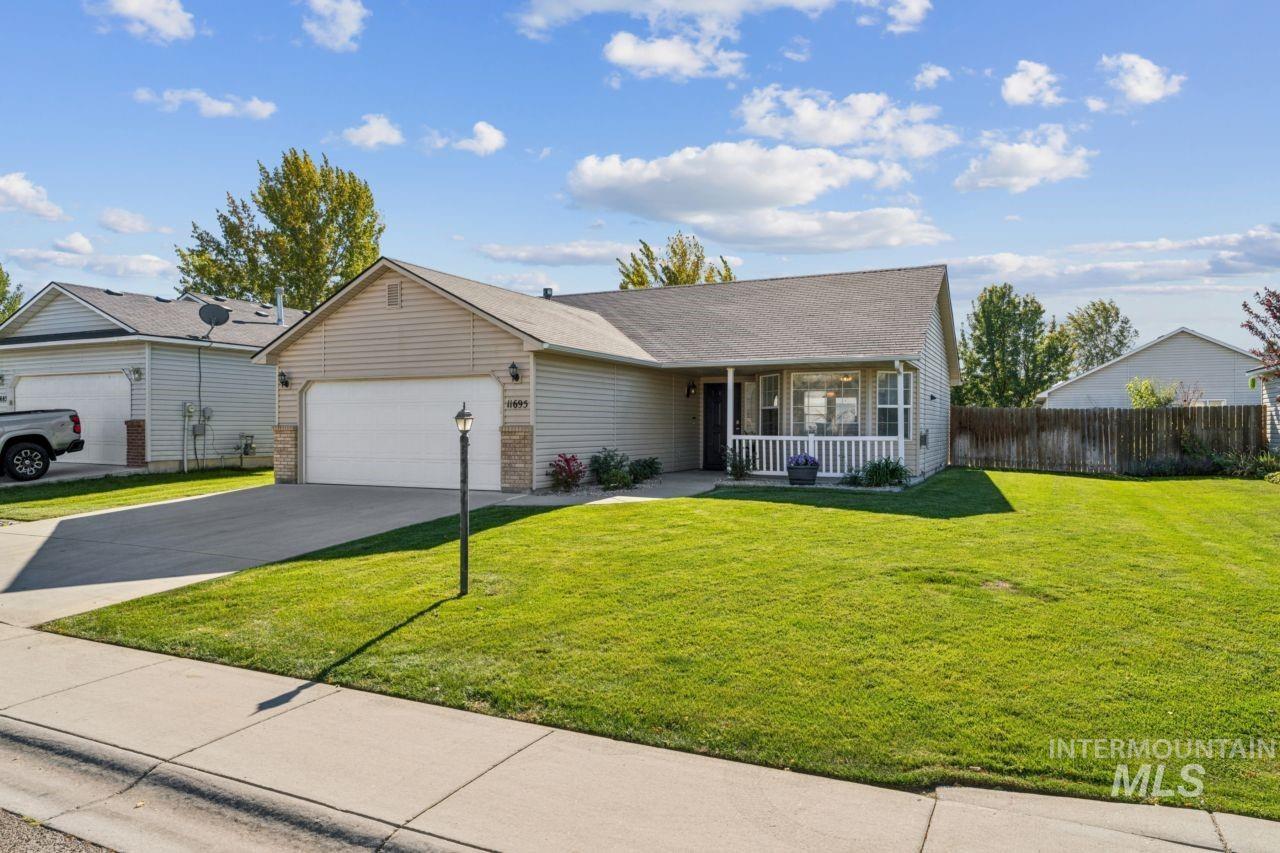 11695 W Huckleberry Dr, Nampa, Idaho 83651, 3 Bedrooms, 2 Bathrooms, Residential For Sale, Price $350,000,MLS 99003996