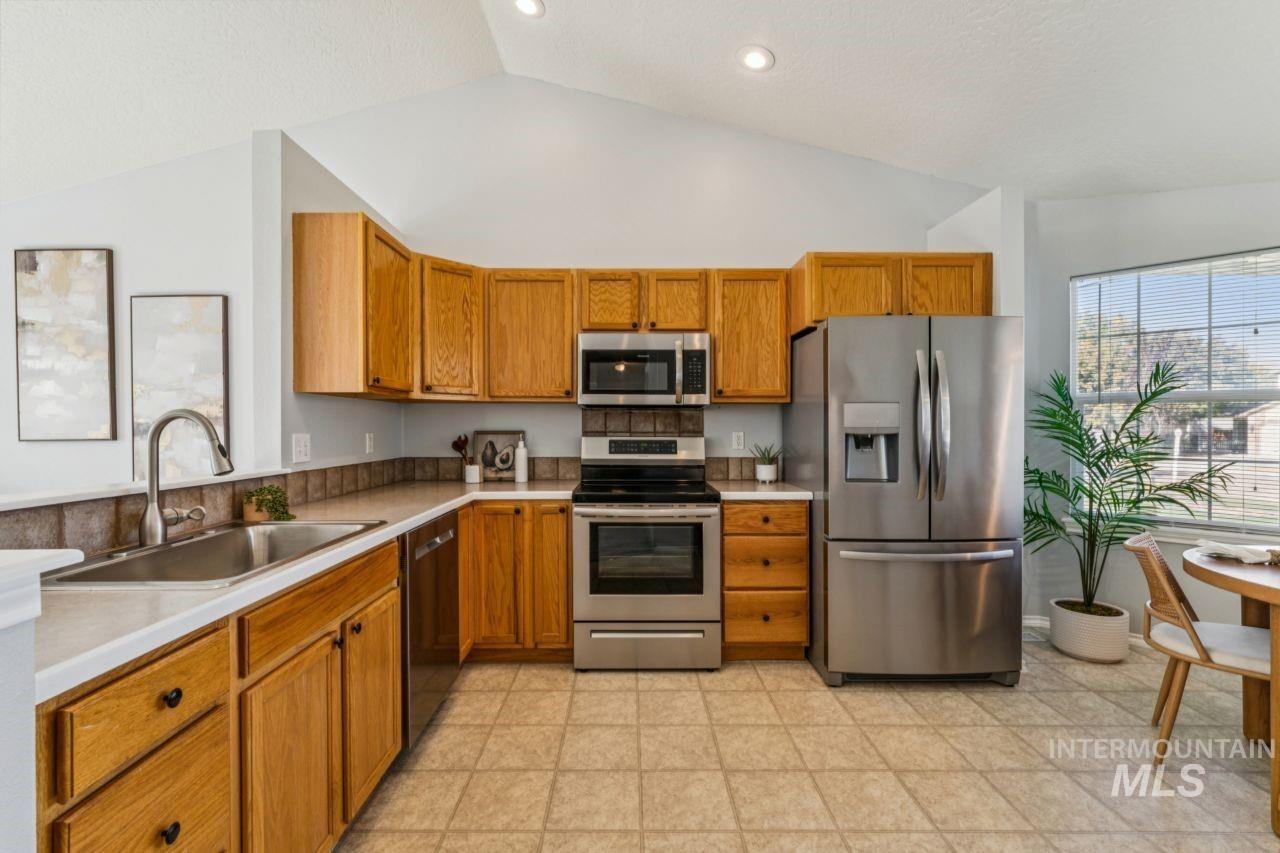 11695 W Huckleberry Dr, Nampa, Idaho 83651, 3 Bedrooms, 2 Bathrooms, Residential For Sale, Price $350,000,MLS 99003996