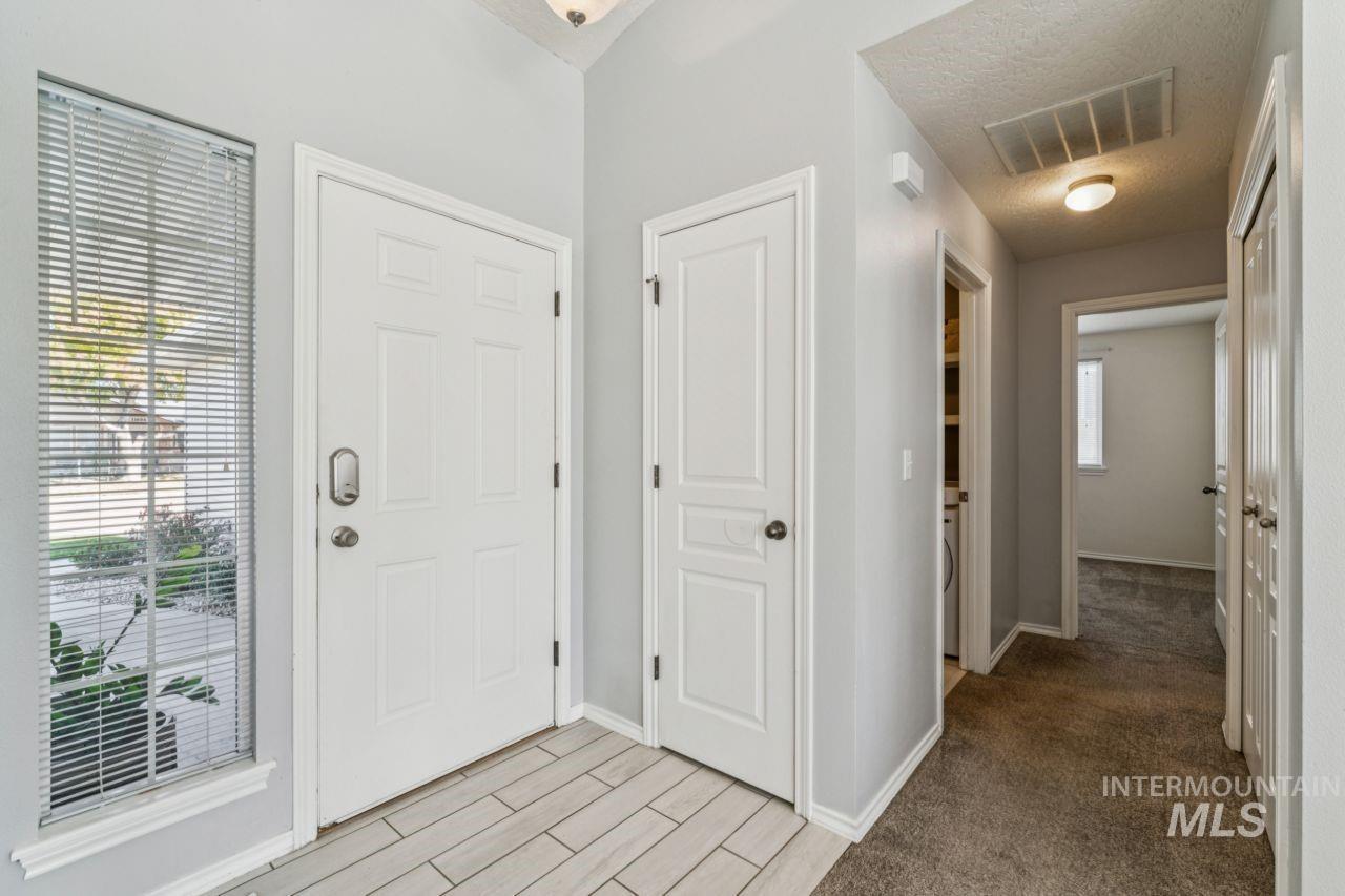 11695 W Huckleberry Dr, Nampa, Idaho 83651, 3 Bedrooms, 2 Bathrooms, Residential For Sale, Price $350,000,MLS 99003996