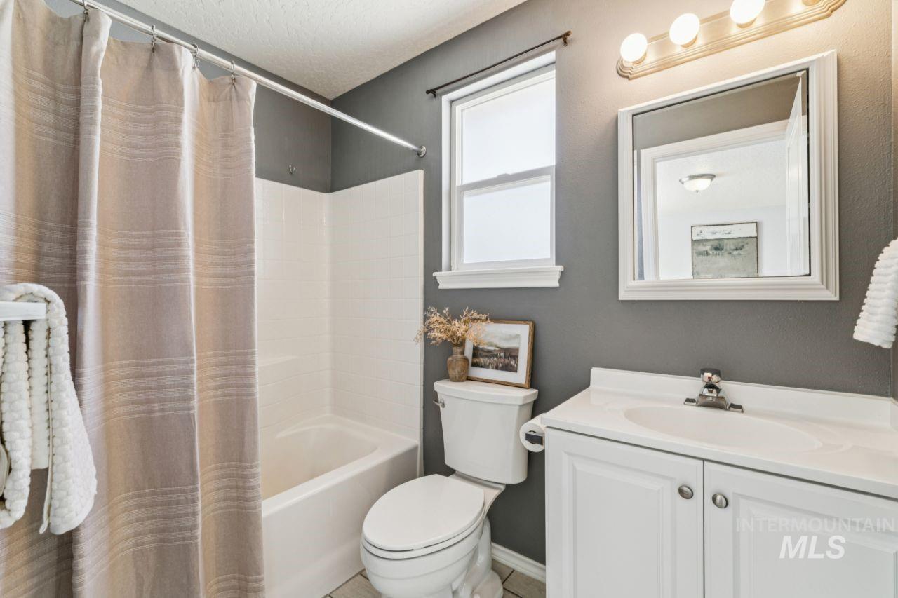 11695 W Huckleberry Dr, Nampa, Idaho 83651, 3 Bedrooms, 2 Bathrooms, Residential For Sale, Price $350,000,MLS 99003996