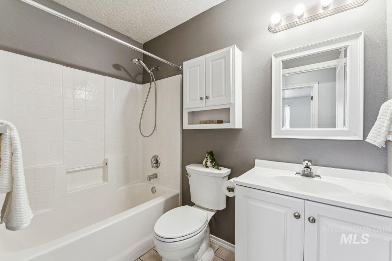 11695 W Huckleberry Dr, Nampa, Idaho 83651, 3 Bedrooms, 2 Bathrooms, Residential For Sale, Price $350,000,MLS 99003996