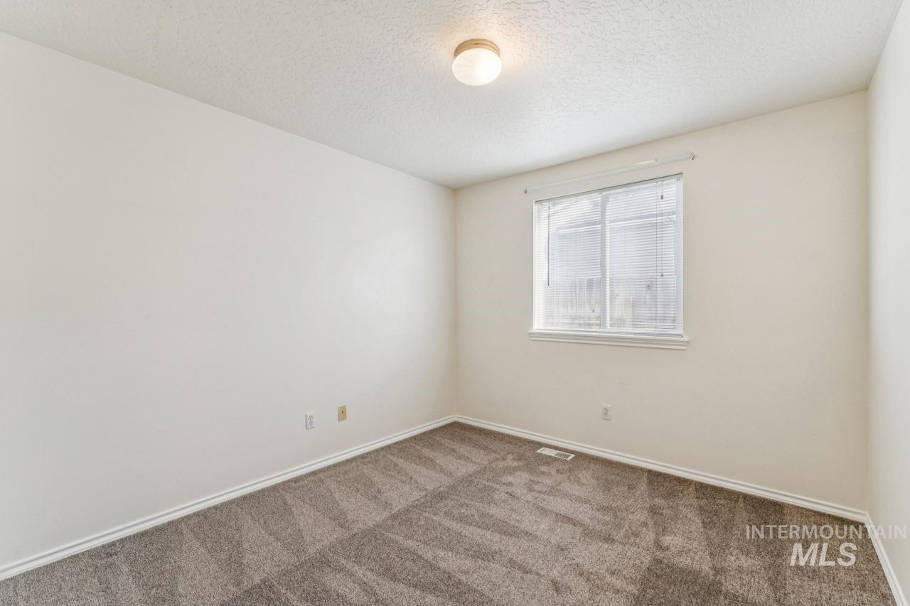 11695 W Huckleberry Dr, Nampa, Idaho 83651, 3 Bedrooms, 2 Bathrooms, Residential For Sale, Price $350,000,MLS 99003996