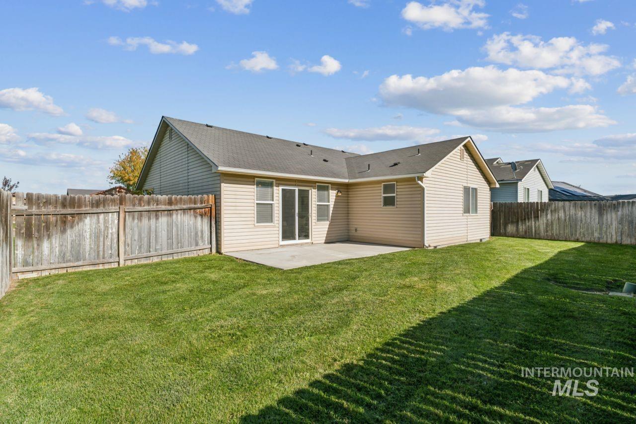 11695 W Huckleberry Dr, Nampa, Idaho 83651, 3 Bedrooms, 2 Bathrooms, Residential For Sale, Price $350,000,MLS 99003996