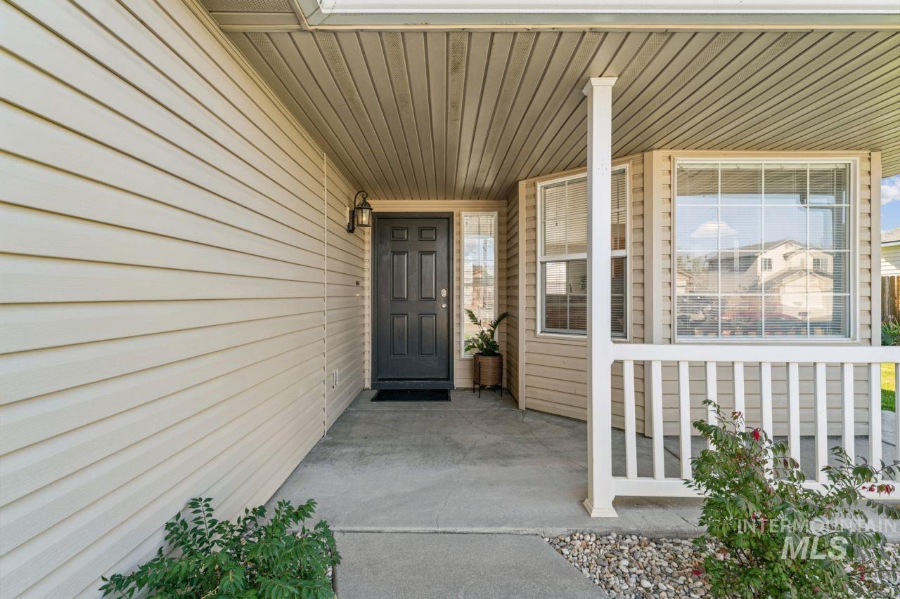 11695 W Huckleberry Dr, Nampa, Idaho 83651, 3 Bedrooms, 2 Bathrooms, Residential For Sale, Price $350,000,MLS 99003996
