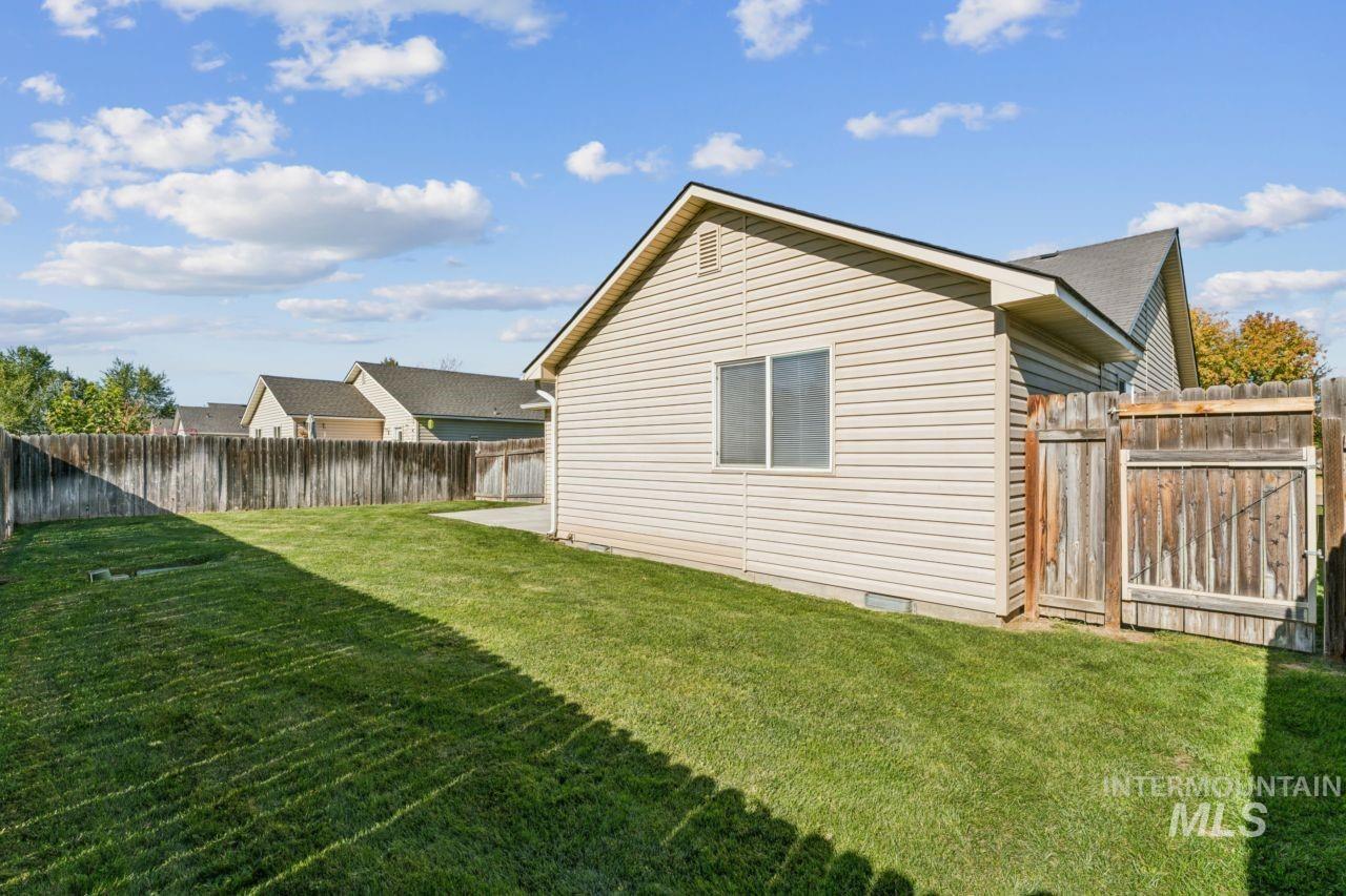 11695 W Huckleberry Dr, Nampa, Idaho 83651, 3 Bedrooms, 2 Bathrooms, Residential For Sale, Price $350,000,MLS 99003996