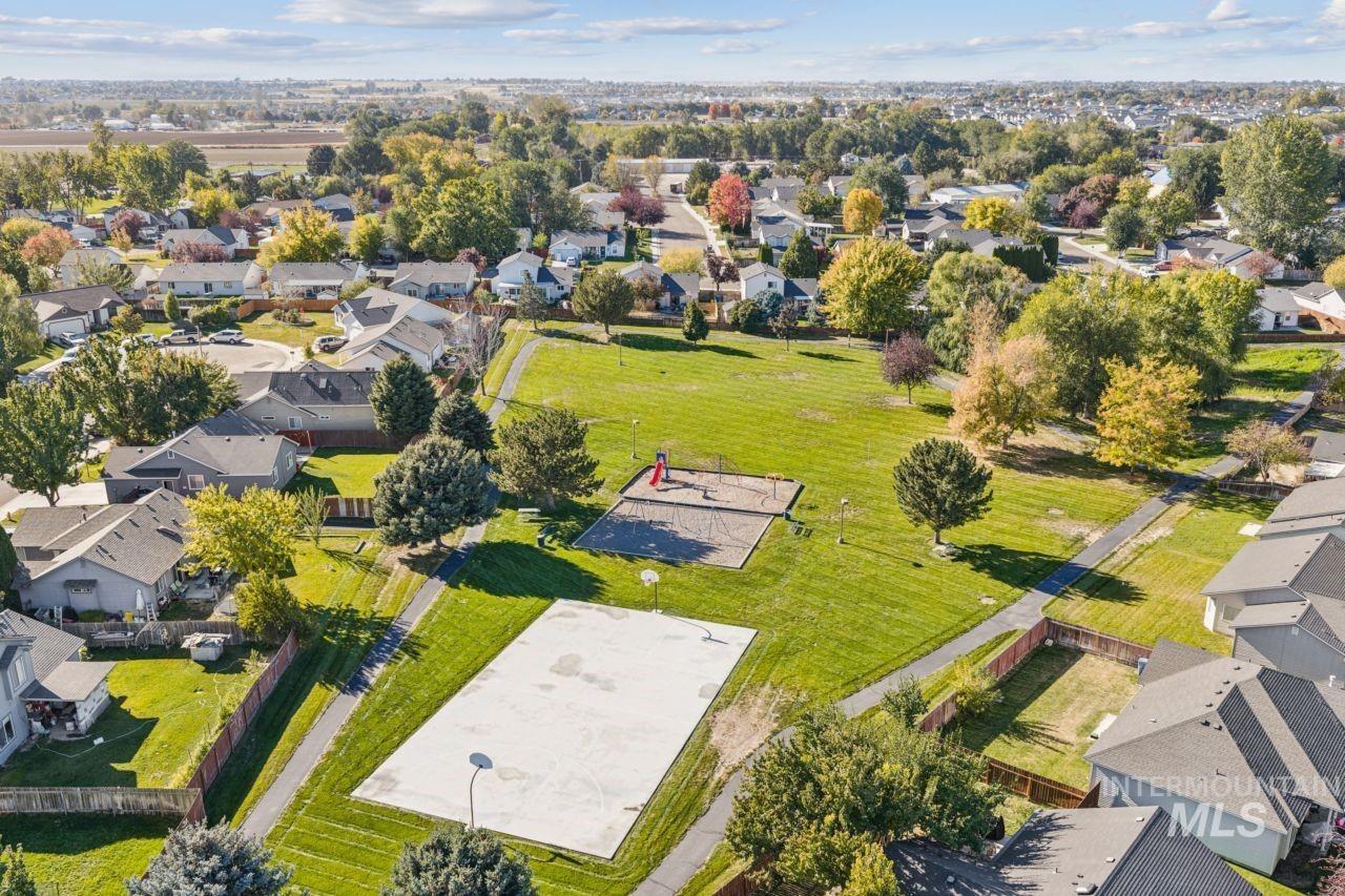 11695 W Huckleberry Dr, Nampa, Idaho 83651, 3 Bedrooms, 2 Bathrooms, Residential For Sale, Price $350,000,MLS 99003996