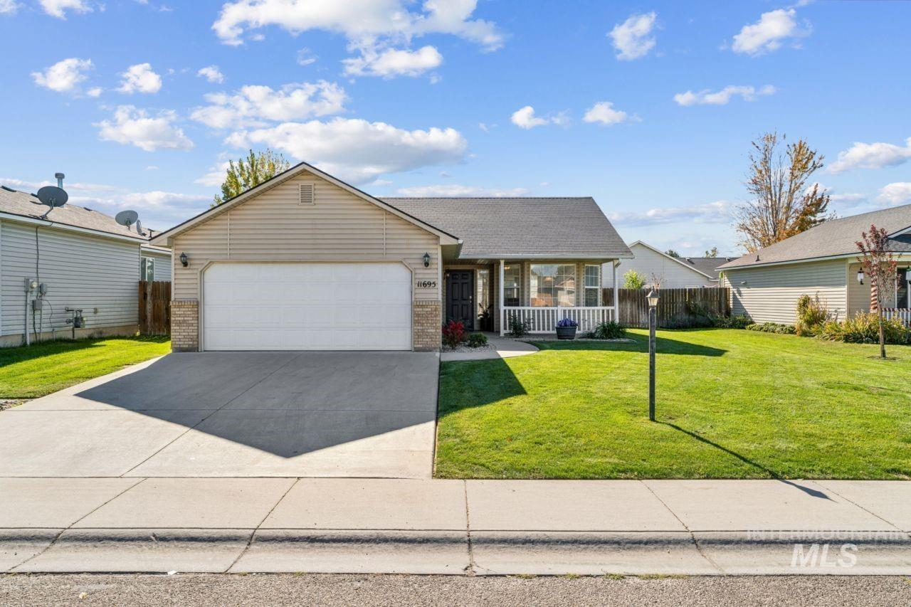 11695 W Huckleberry Dr, Nampa, Idaho 83651, 3 Bedrooms, 2 Bathrooms, Residential For Sale, Price $350,000,MLS 99003996