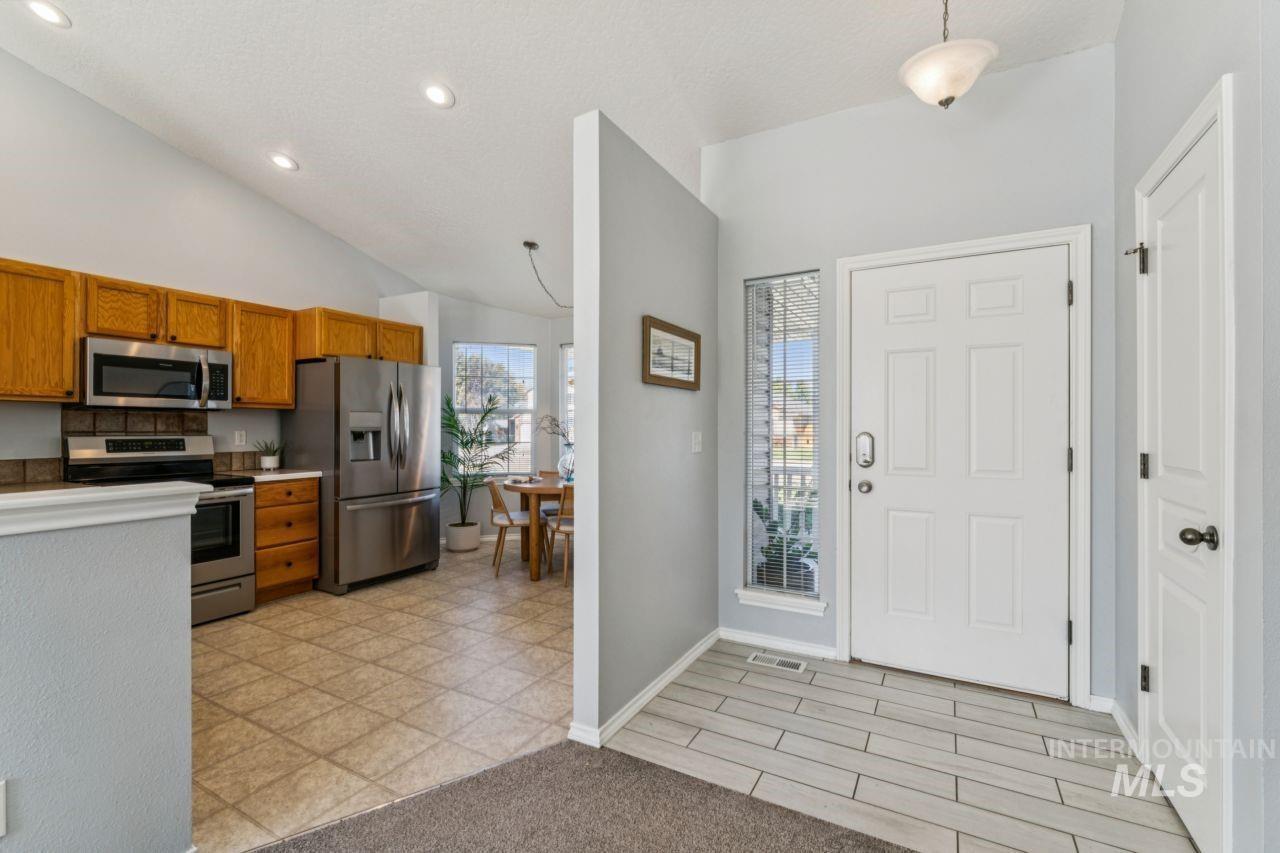 11695 W Huckleberry Dr, Nampa, Idaho 83651, 3 Bedrooms, 2 Bathrooms, Residential For Sale, Price $350,000,MLS 99003996