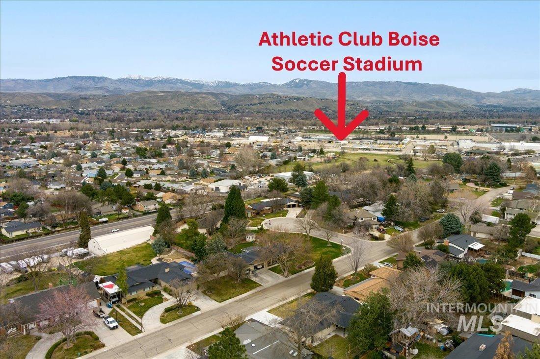 5231 N Sorrento Dr, Boise, Idaho 83704, 4 Bedrooms, 4.5 Bathrooms, Residential For Sale, Price $999,900,MLS 99003997