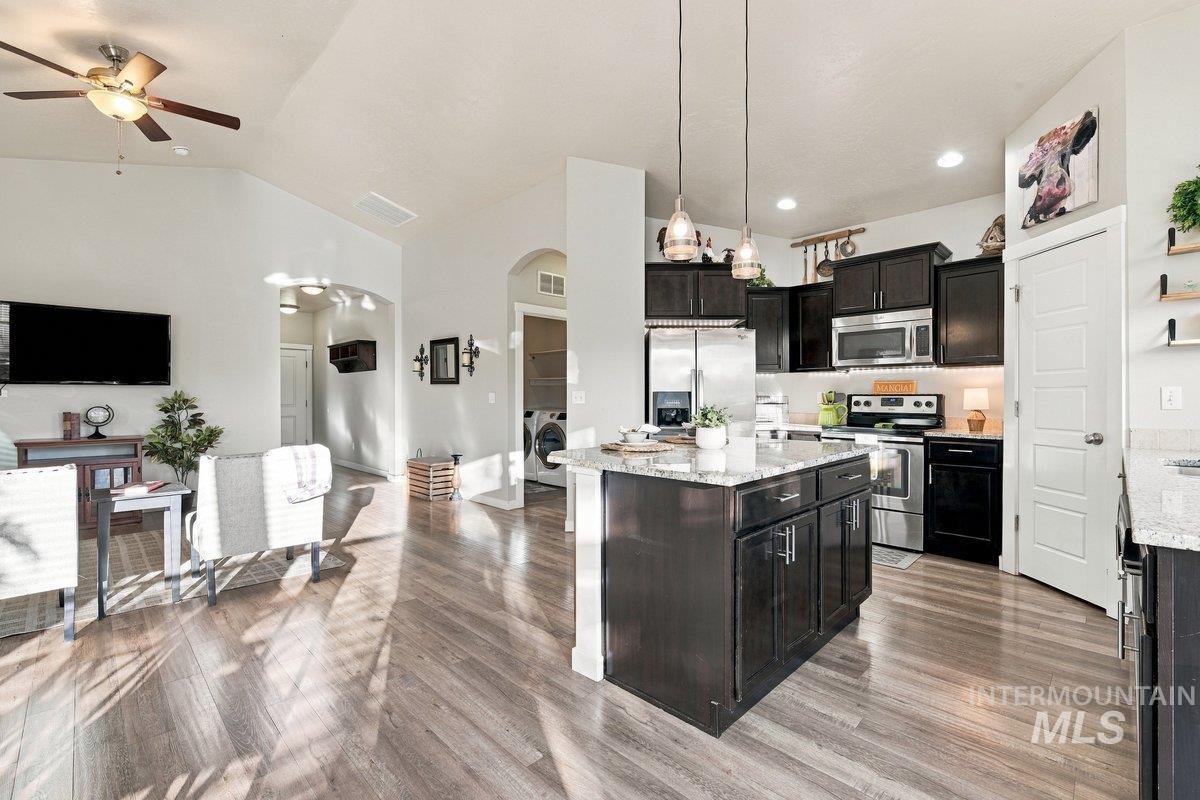 2694 S Riptide Ave., Meridian, Idaho 83642, 3 Bedrooms, 2 Bathrooms, Residential For Sale, Price $427,000, 99004001