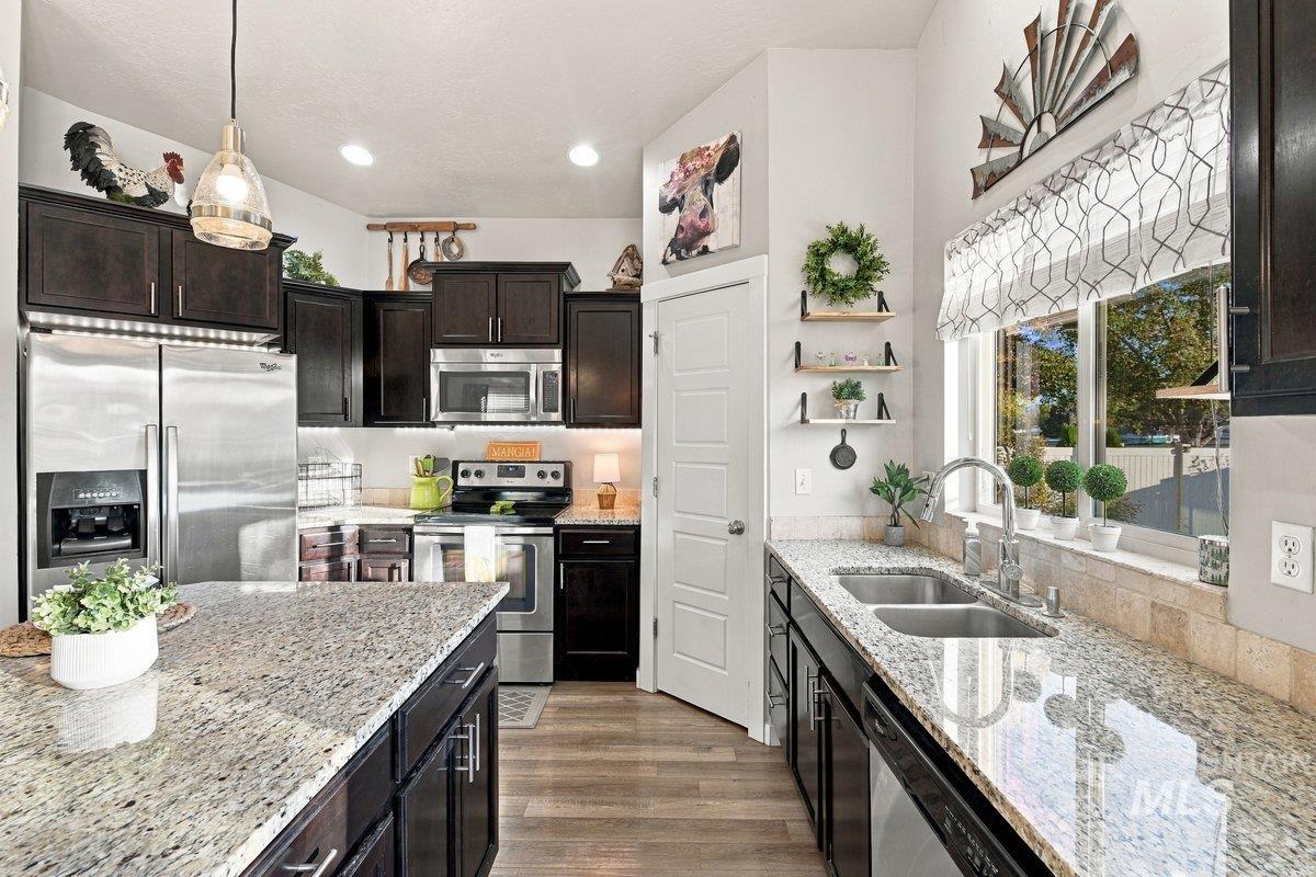 2694 S Riptide Ave., Meridian, Idaho 83642, 3 Bedrooms, 2 Bathrooms, Residential For Sale, Price $427,000, 99004001