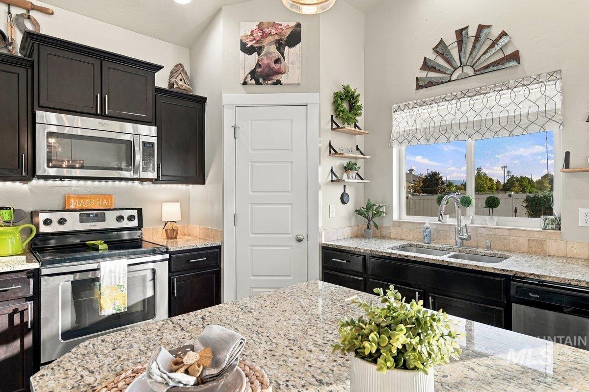2694 S Riptide Ave., Meridian, Idaho 83642, 3 Bedrooms, 2 Bathrooms, Residential For Sale, Price $427,000, 99004001