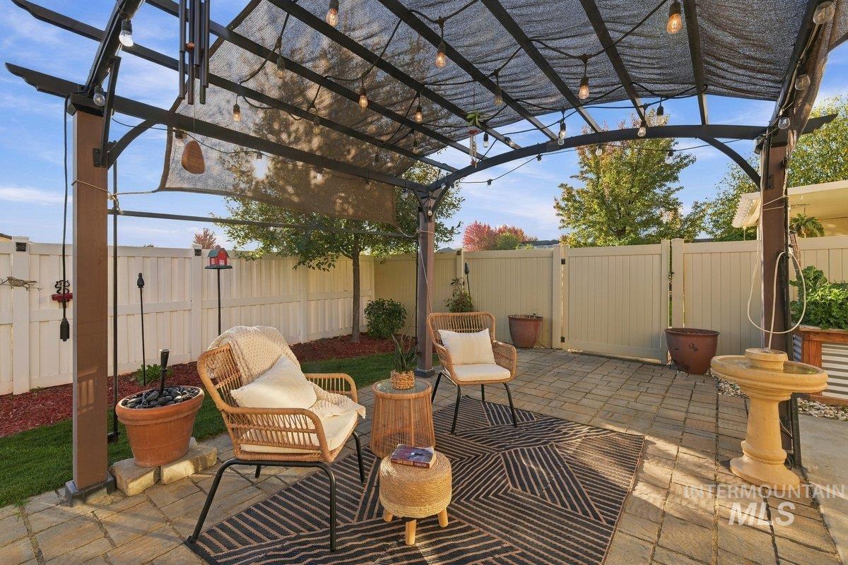 2694 S Riptide Ave., Meridian, Idaho 83642, 3 Bedrooms, 2 Bathrooms, Residential For Sale, Price $427,000, 99004001