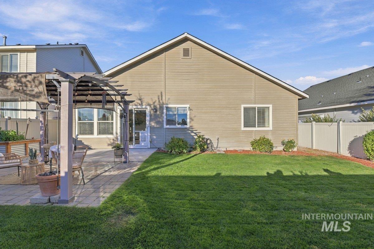 2694 S Riptide Ave., Meridian, Idaho 83642, 3 Bedrooms, 2 Bathrooms, Residential For Sale, Price $427,000, 99004001