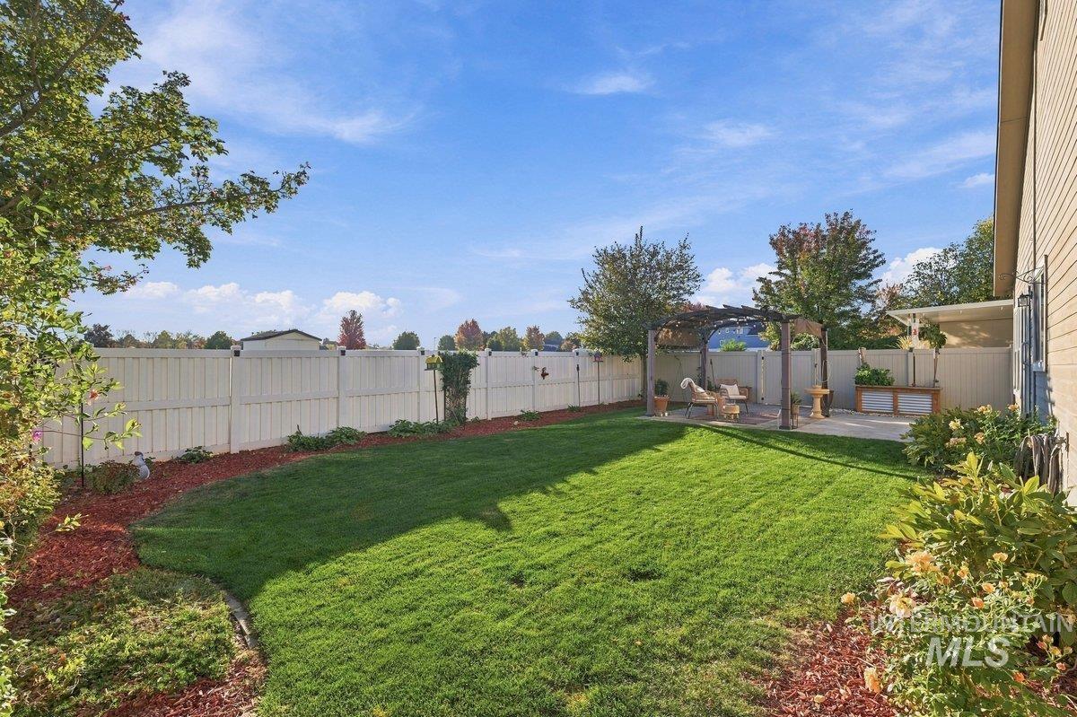 2694 S Riptide Ave., Meridian, Idaho 83642, 3 Bedrooms, 2 Bathrooms, Residential For Sale, Price $427,000, 99004001