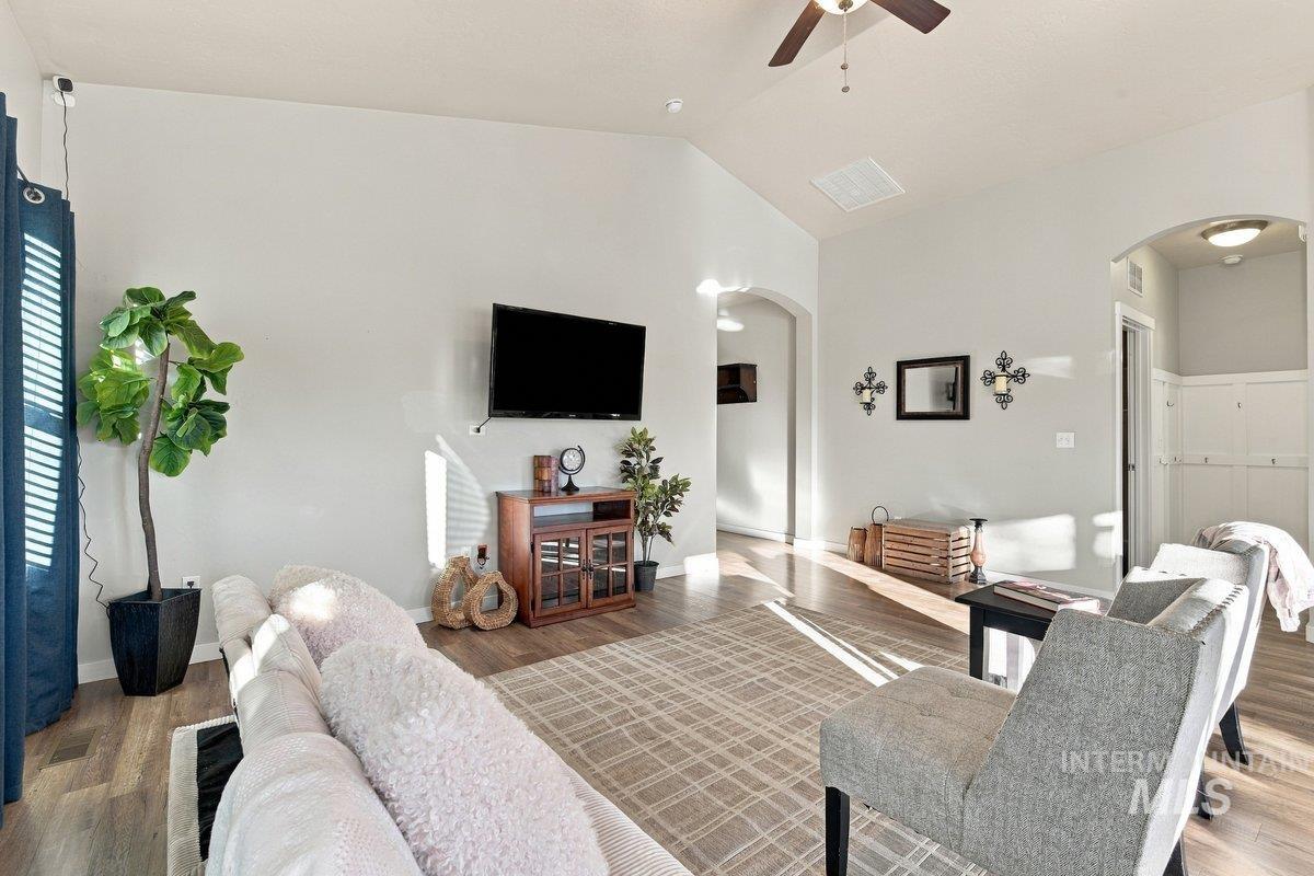 2694 S Riptide Ave., Meridian, Idaho 83642, 3 Bedrooms, 2 Bathrooms, Residential For Sale, Price $427,000, 99004001
