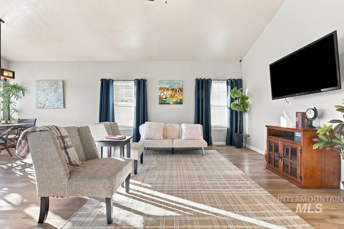2694 S Riptide Ave., Meridian, Idaho 83642, 3 Bedrooms, 2 Bathrooms, Residential For Sale, Price $427,000, 99004001