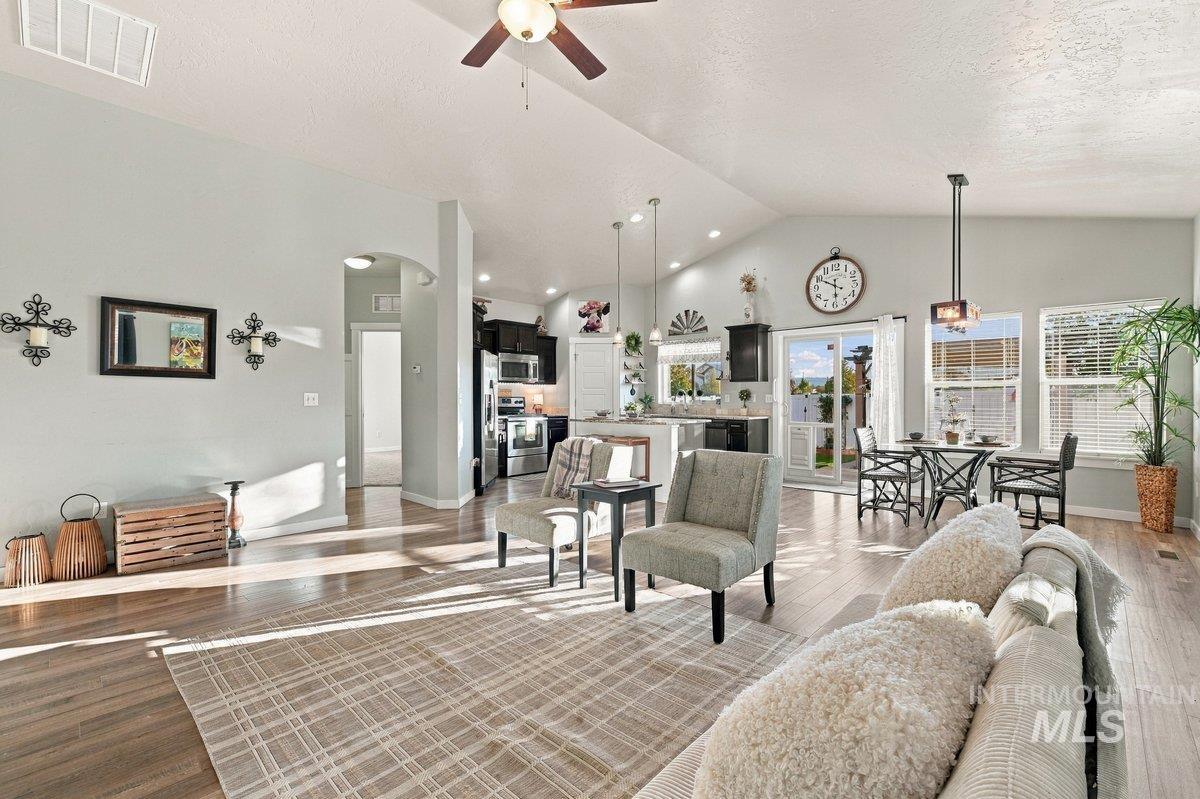 2694 S Riptide Ave., Meridian, Idaho 83642, 3 Bedrooms, 2 Bathrooms, Residential For Sale, Price $427,000, 99004001