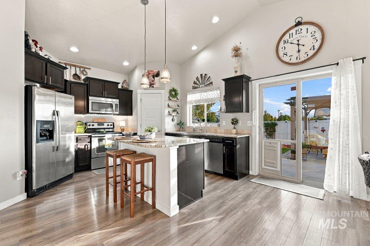 2694 S Riptide Ave., Meridian, Idaho 83642, 3 Bedrooms, 2 Bathrooms, Residential For Sale, Price $427,000, 99004001