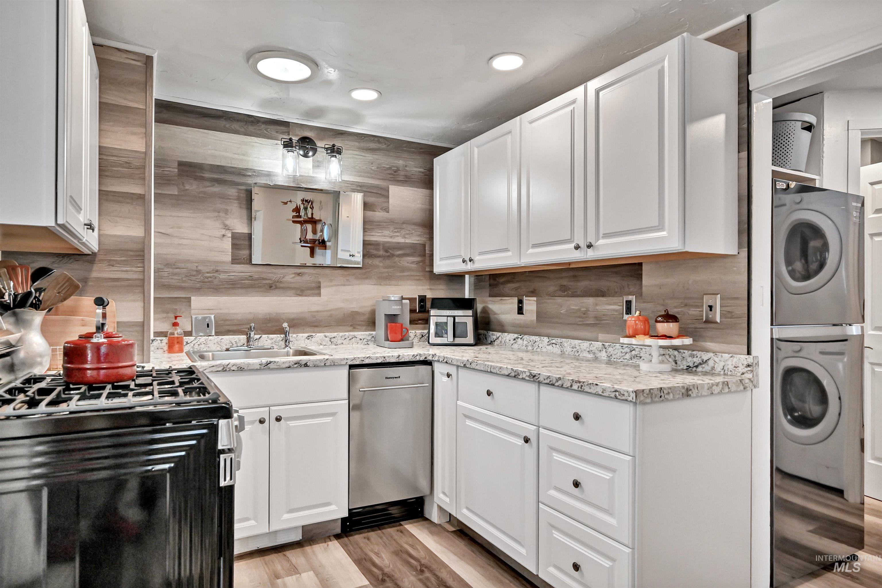 2206 S Manitou Ave, Boise, Idaho 83706, 3 Bedrooms, 2 Bathrooms, Residential For Sale, Price $415,000, 99004004