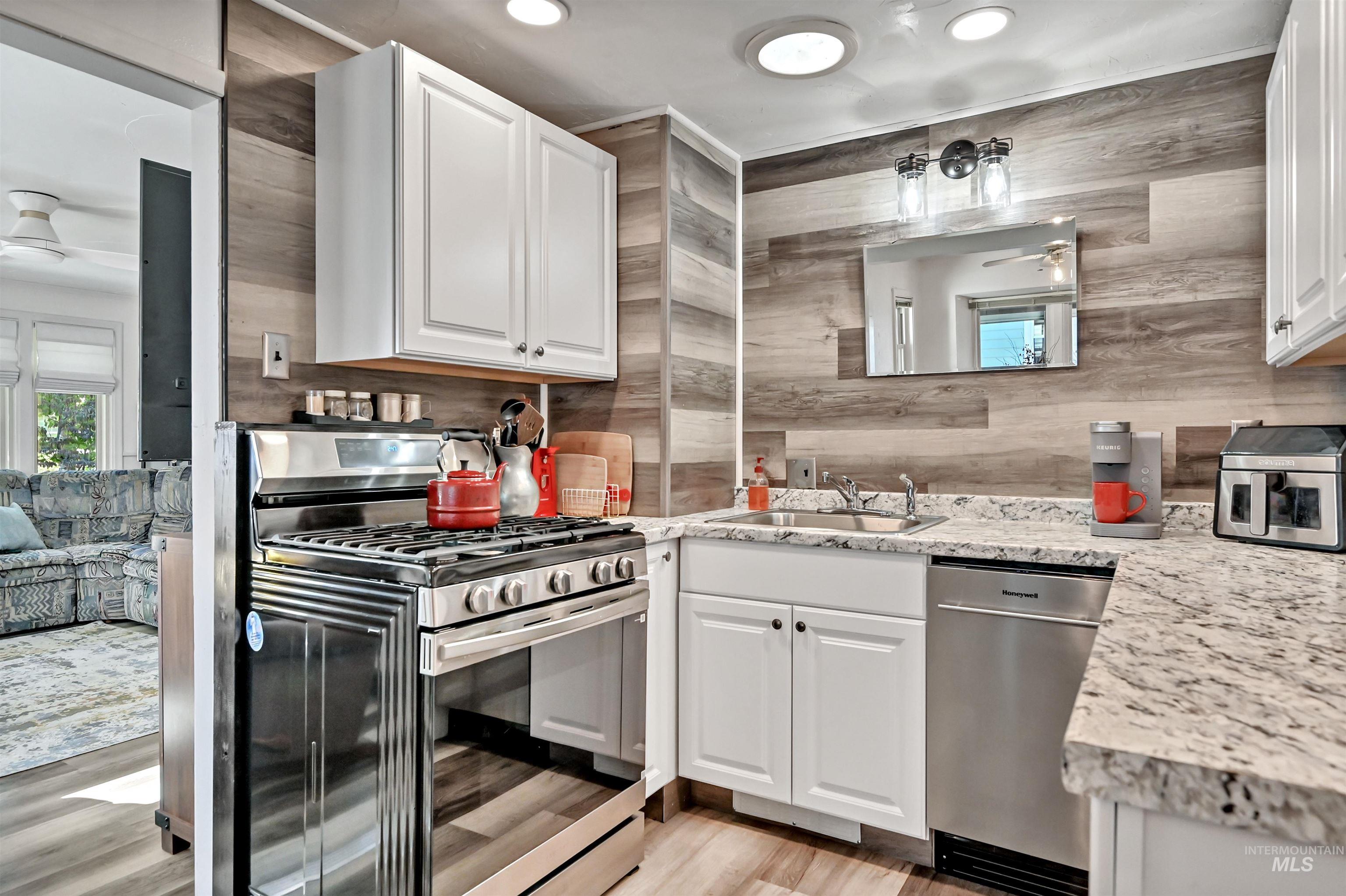2206 S Manitou Ave, Boise, Idaho 83706, 3 Bedrooms, 2 Bathrooms, Residential For Sale, Price $415,000, 99004004