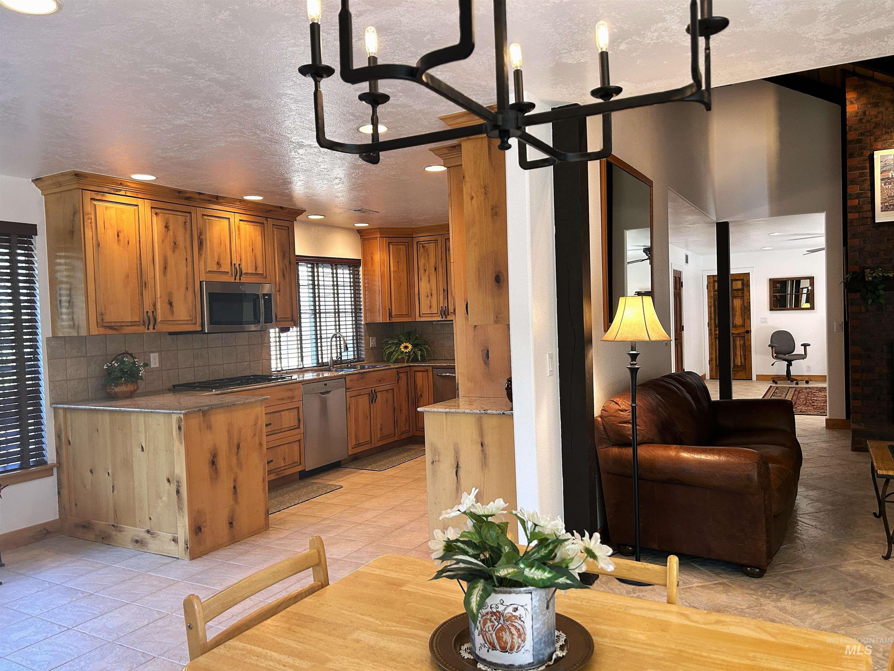 363 E Ranch Drive, Eagle, Idaho 83616, 5 Bedrooms, 2.5 Bathrooms, Residential For Sale, Price $649,000,MLS 99004006