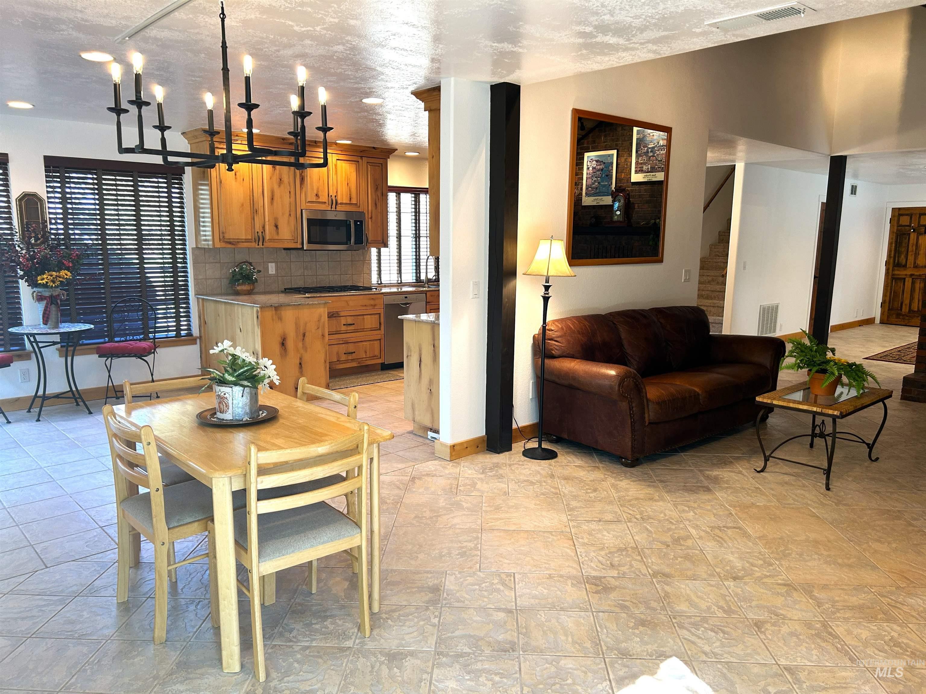 363 E Ranch Drive, Eagle, Idaho 83616, 5 Bedrooms, 2.5 Bathrooms, Residential For Sale, Price $649,000,MLS 99004006