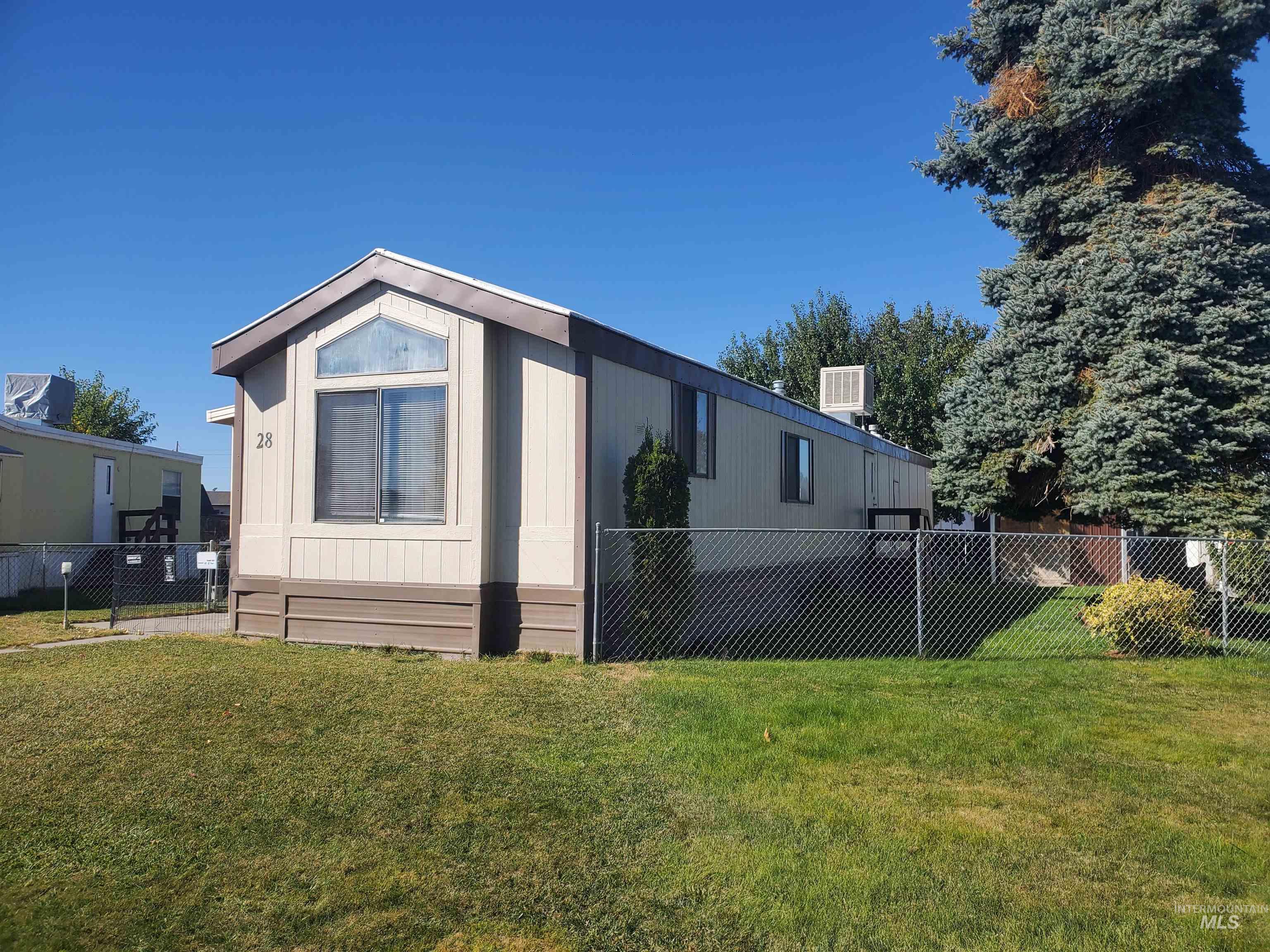 198 South Hills Rd, Twin Falls, Idaho 83301, 2 Bedrooms, 2 Bathrooms, Residential For Sale, Price $74,900, 99004008