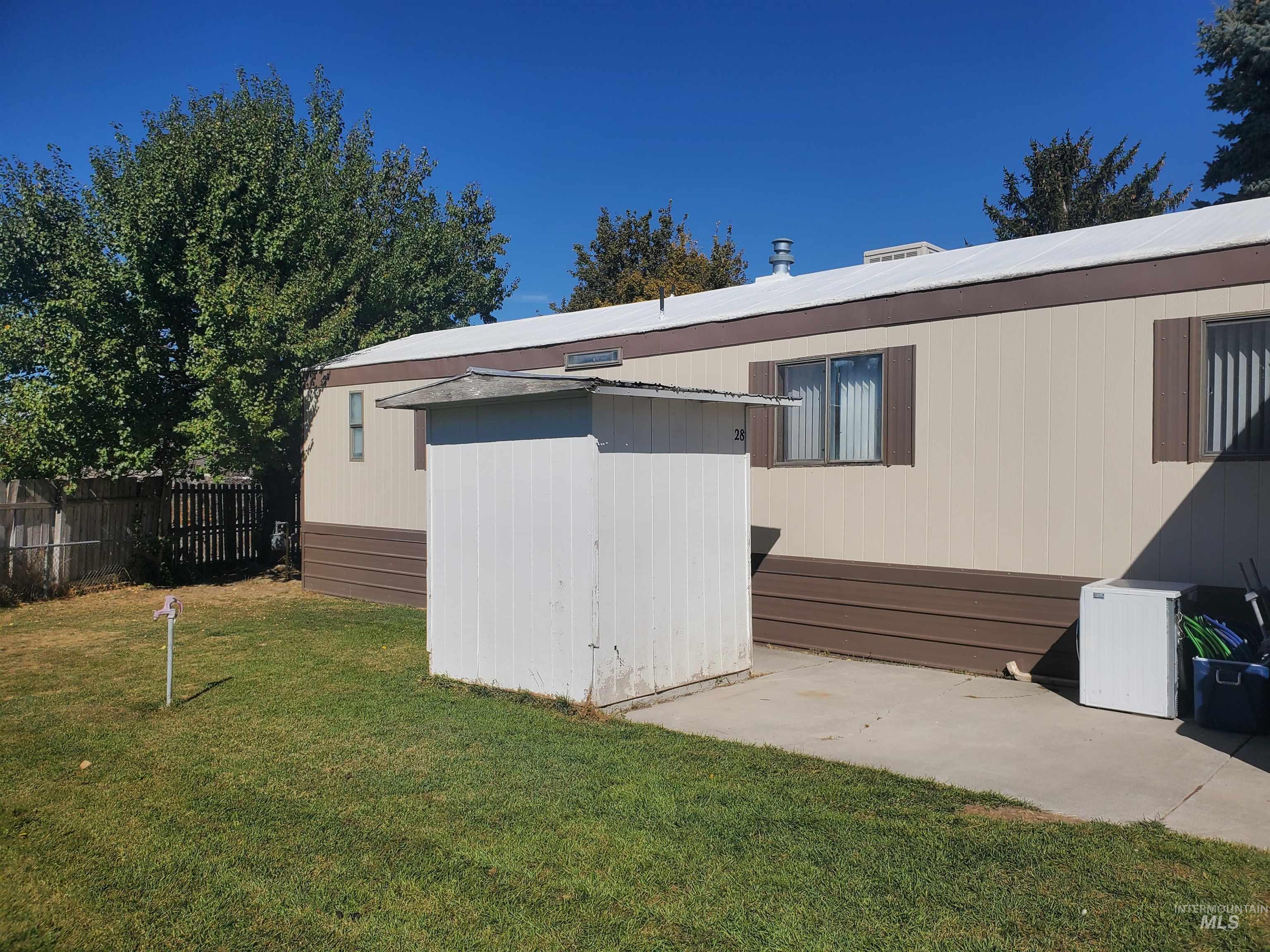 198 South Hills Rd, Twin Falls, Idaho 83301, 2 Bedrooms, 2 Bathrooms, Residential For Sale, Price $74,900, 99004008