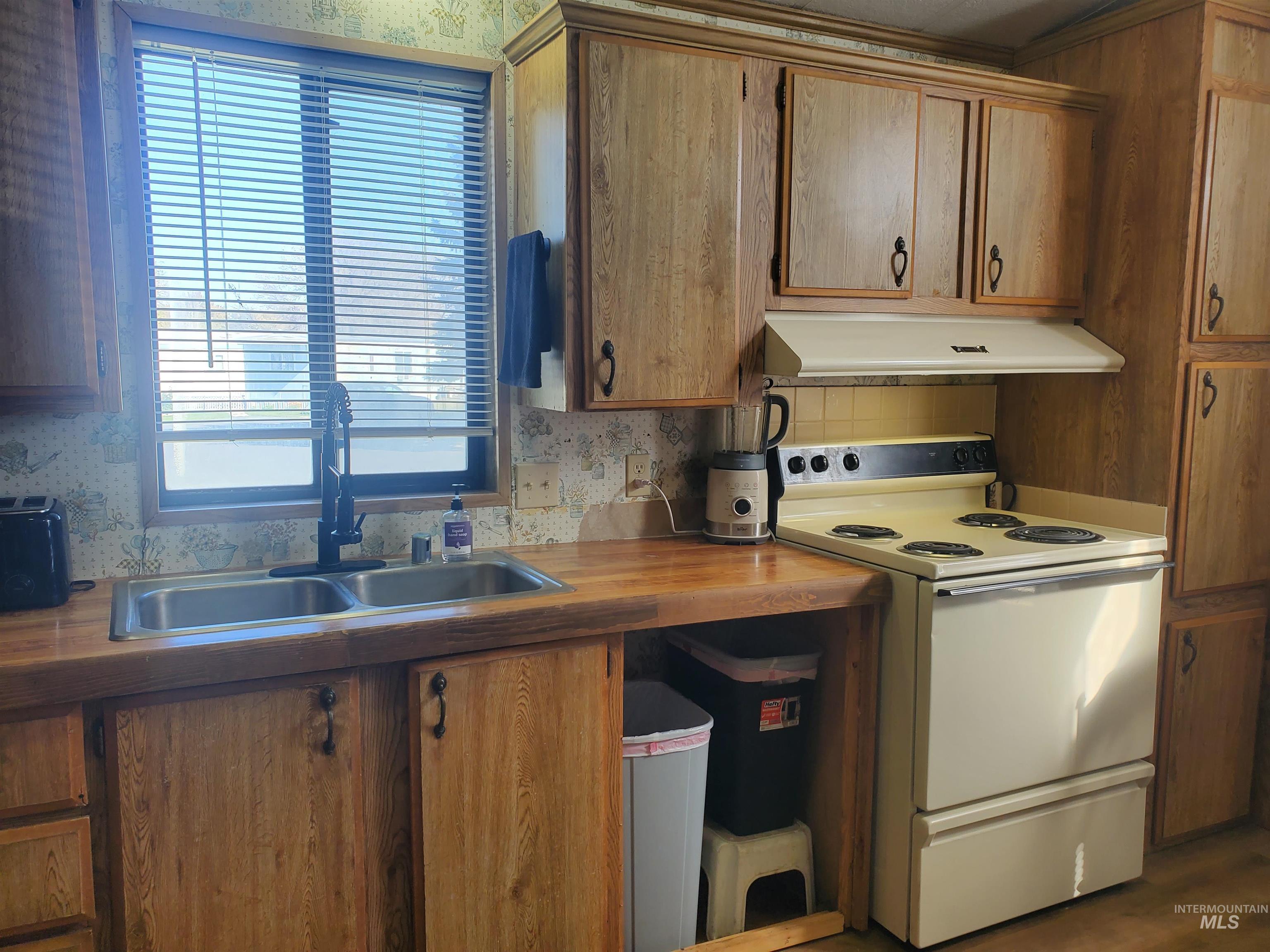198 South Hills Rd, Twin Falls, Idaho 83301, 2 Bedrooms, 2 Bathrooms, Residential For Sale, Price $74,900, 99004008