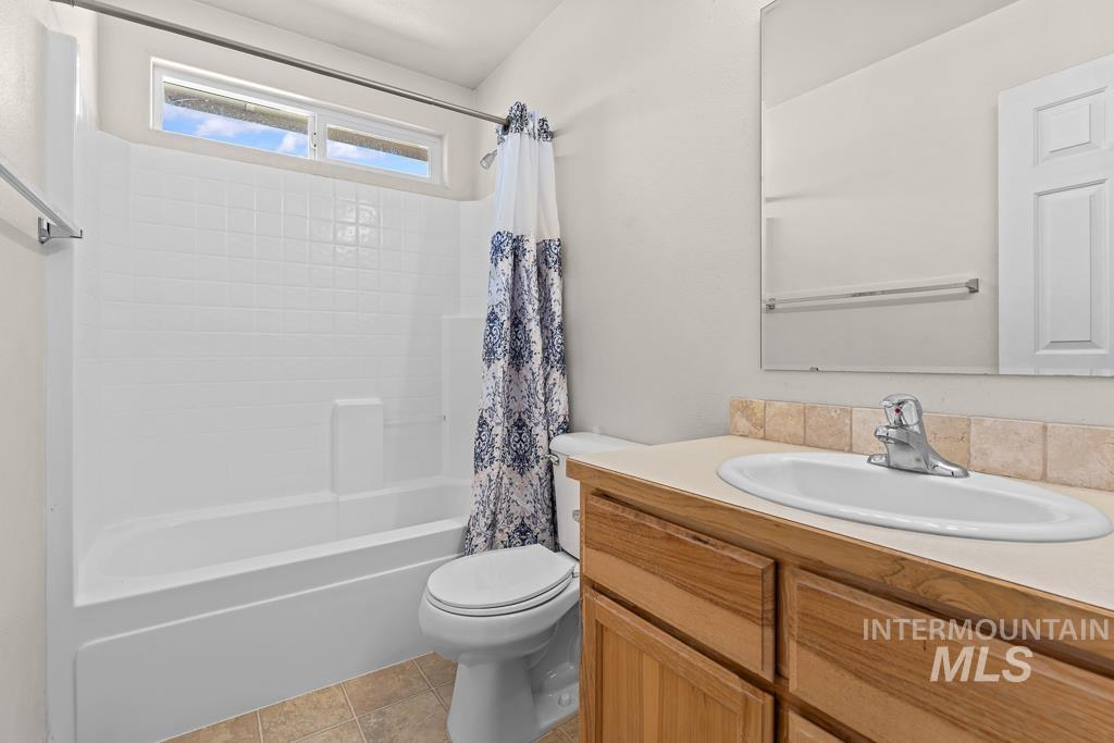 3750 N Rhodes Ave, Meridian, Idaho 83646, 4 Bedrooms, 2.5 Bathrooms, Residential For Sale, Price $525,000, 99004010