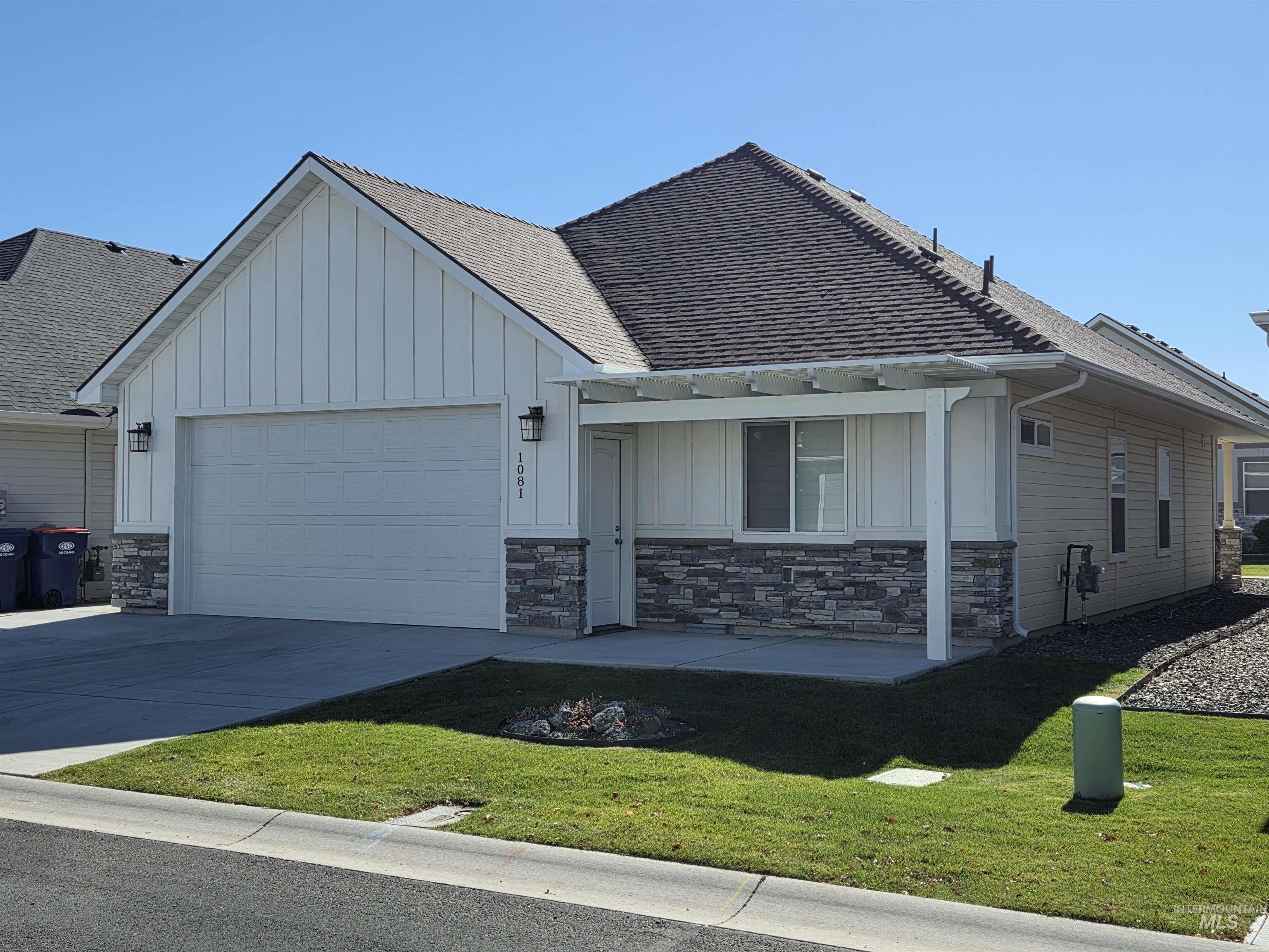 1081 Cottage, Twin Falls, Idaho 83301, 2 Bedrooms, 2 Bathrooms, Residential For Sale, Price $330,000, 99004012