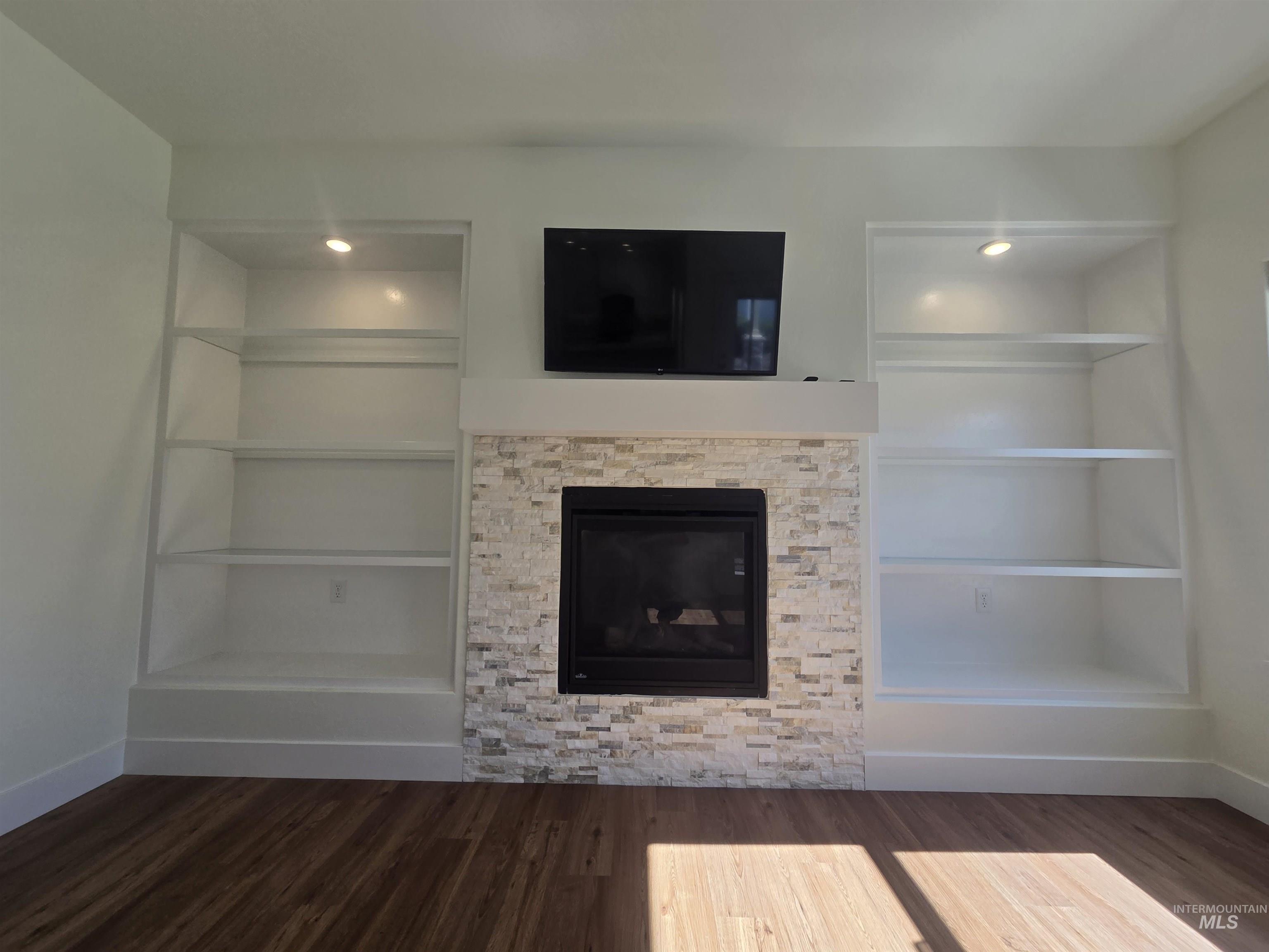 1081 Cottage, Twin Falls, Idaho 83301, 2 Bedrooms, 2 Bathrooms, Residential For Sale, Price $330,000, 99004012