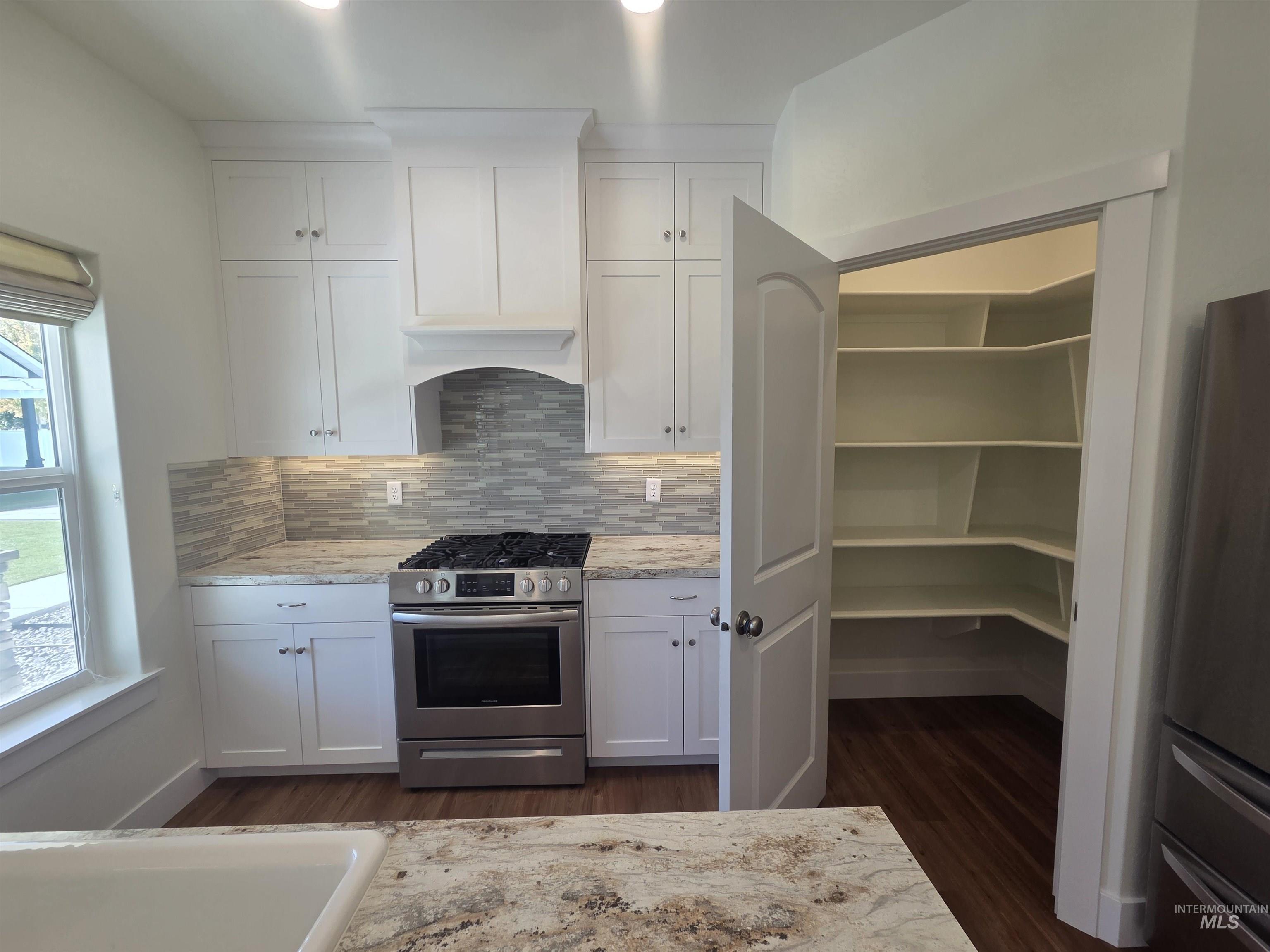1081 Cottage, Twin Falls, Idaho 83301, 2 Bedrooms, 2 Bathrooms, Residential For Sale, Price $330,000, 99004012