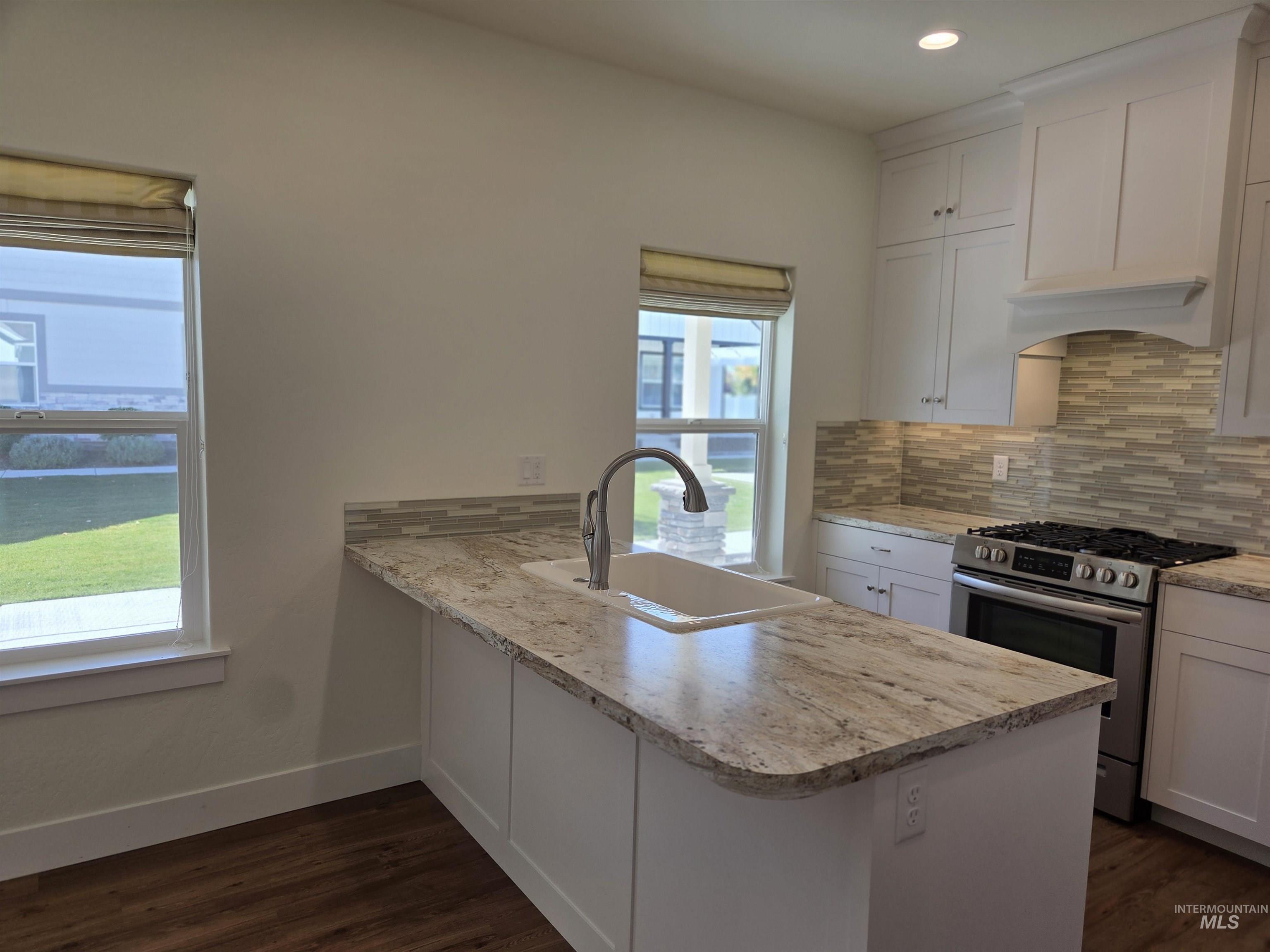 1081 Cottage, Twin Falls, Idaho 83301, 2 Bedrooms, 2 Bathrooms, Residential For Sale, Price $330,000, 99004012